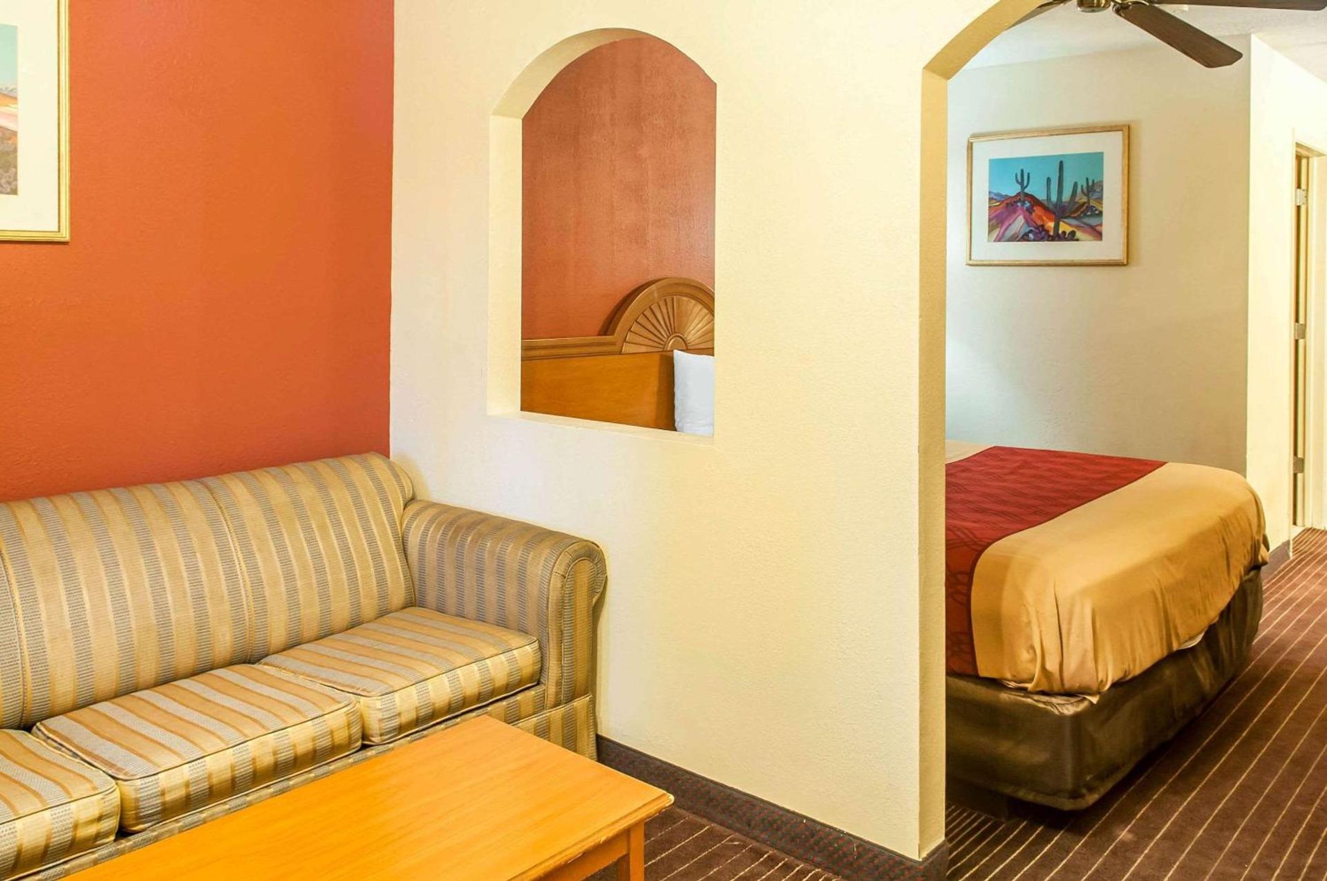 Econo Lodge West - Coors Blvd photo 28