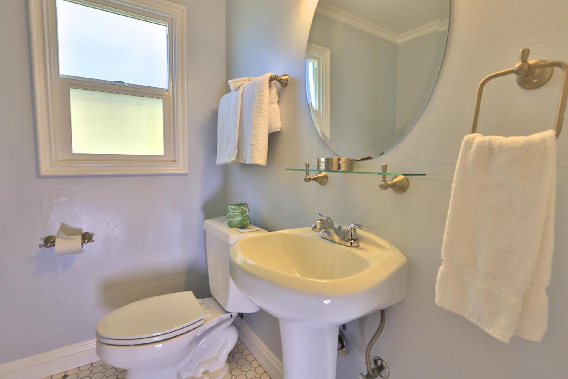 Beach Bungalow Inn and Suites photo 16