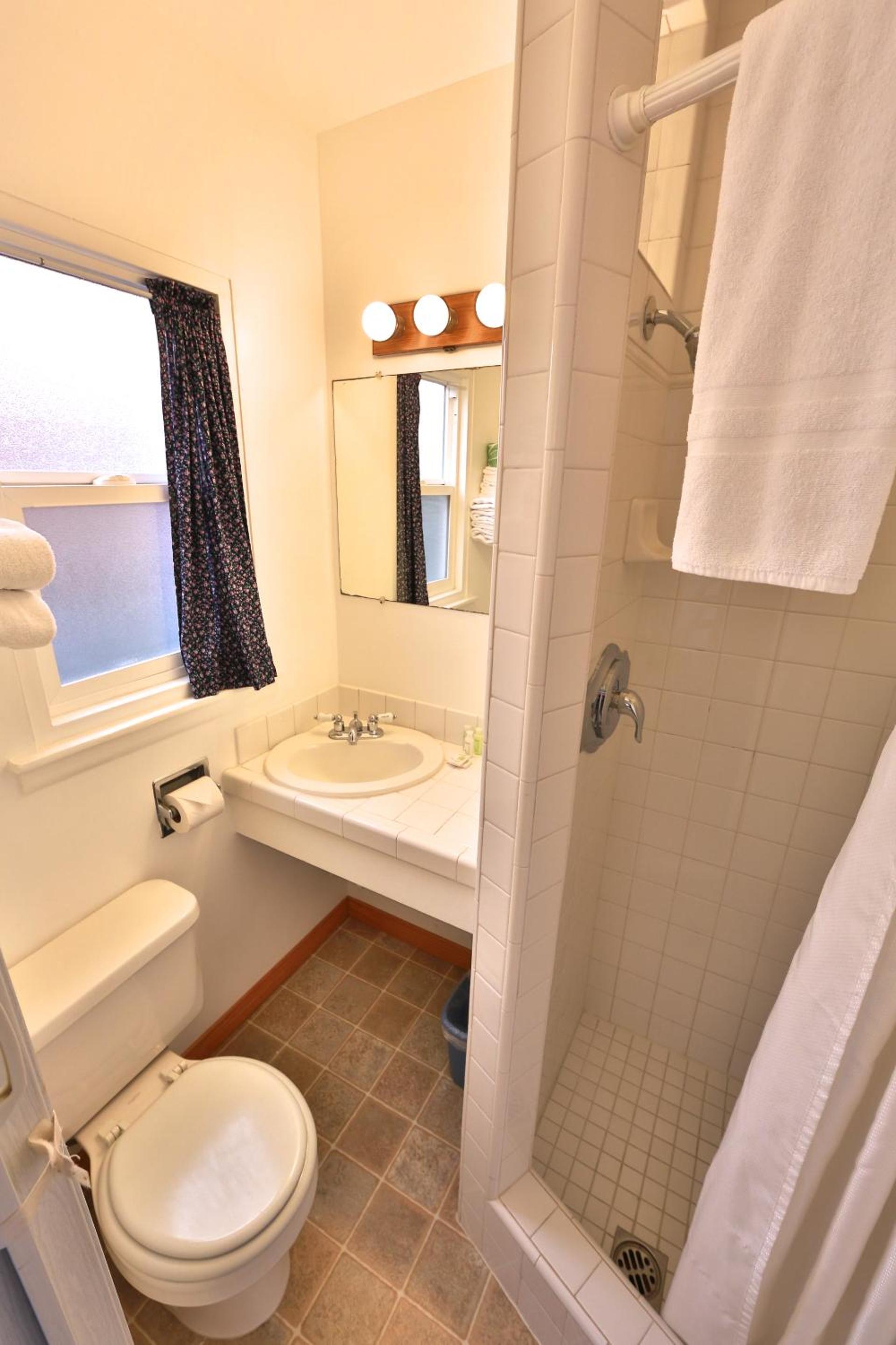 Pleasant Inn photo 16