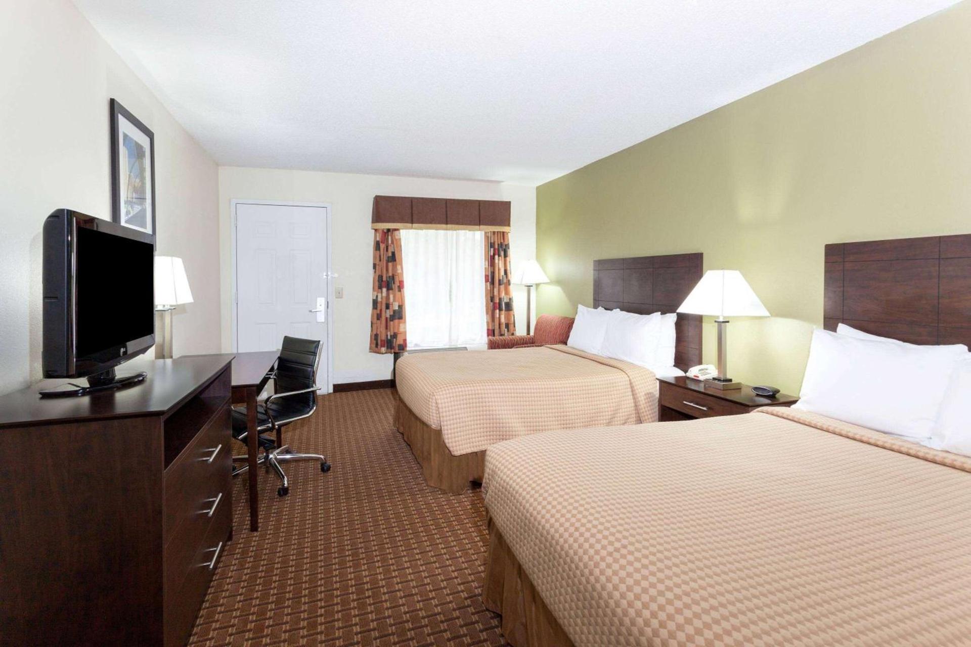 Super 8 by Wyndham Decatur/Dntn/Atlanta Area photo 9