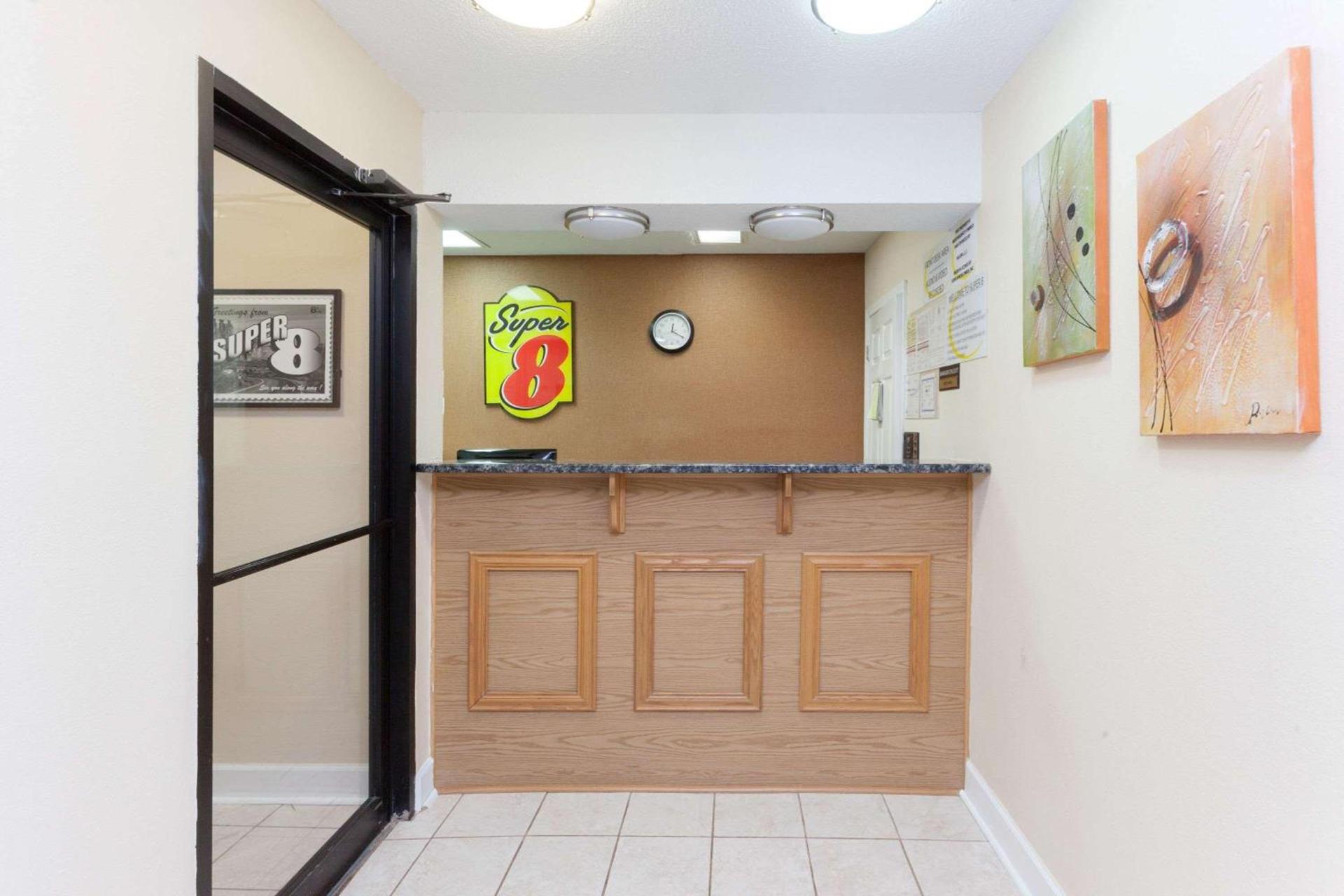 Super 8 by Wyndham Decatur/Dntn/Atlanta Area photo 3