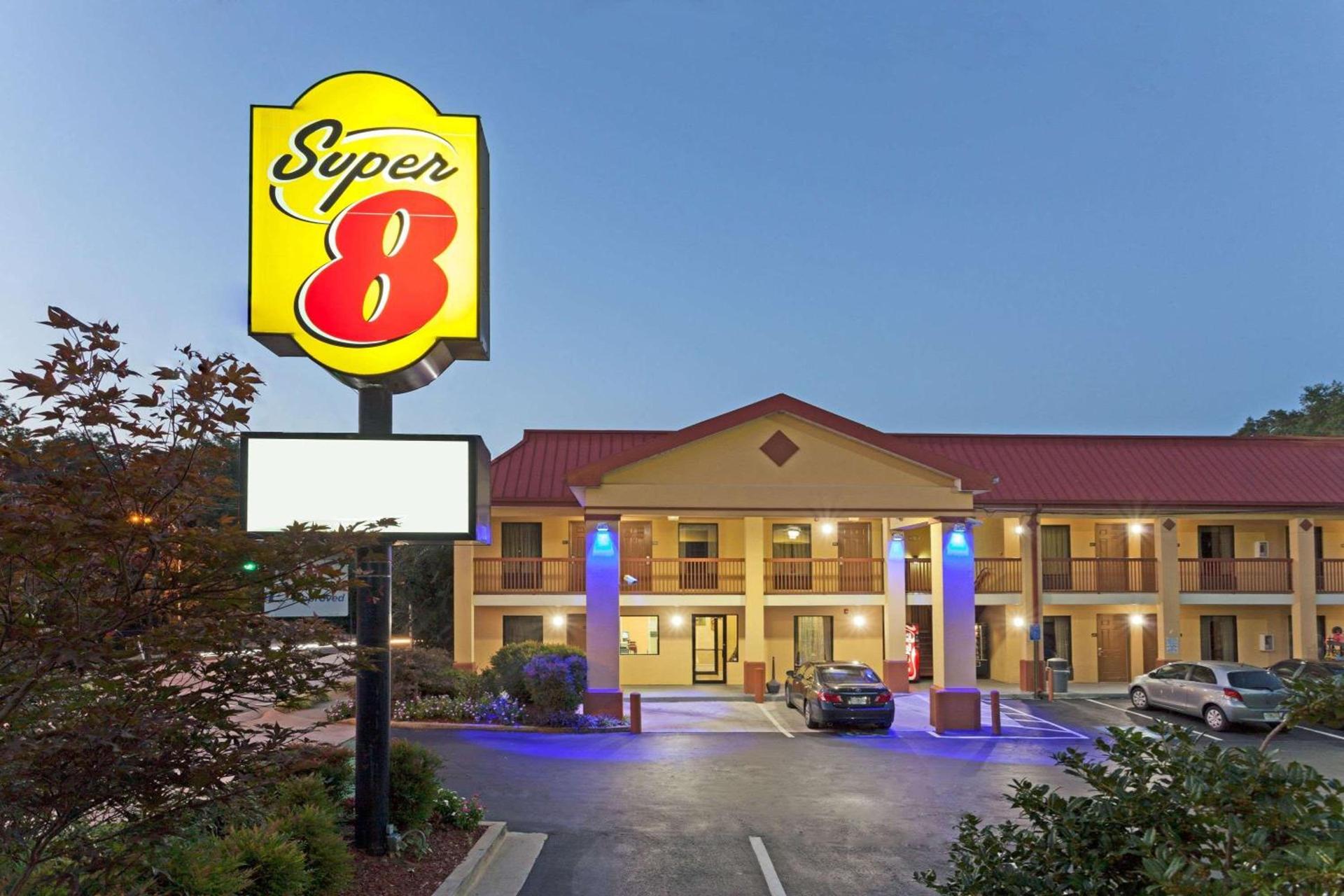 Super 8 by Wyndham Decatur/Dntn/Atlanta Area — hotel in Decatur