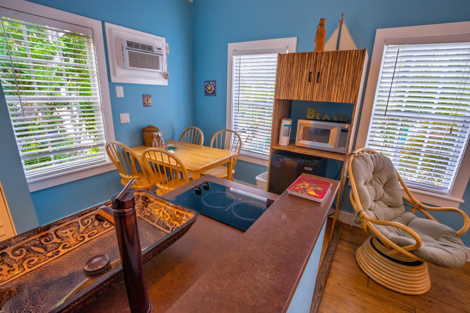 Seascape Tropical Inn photo 8