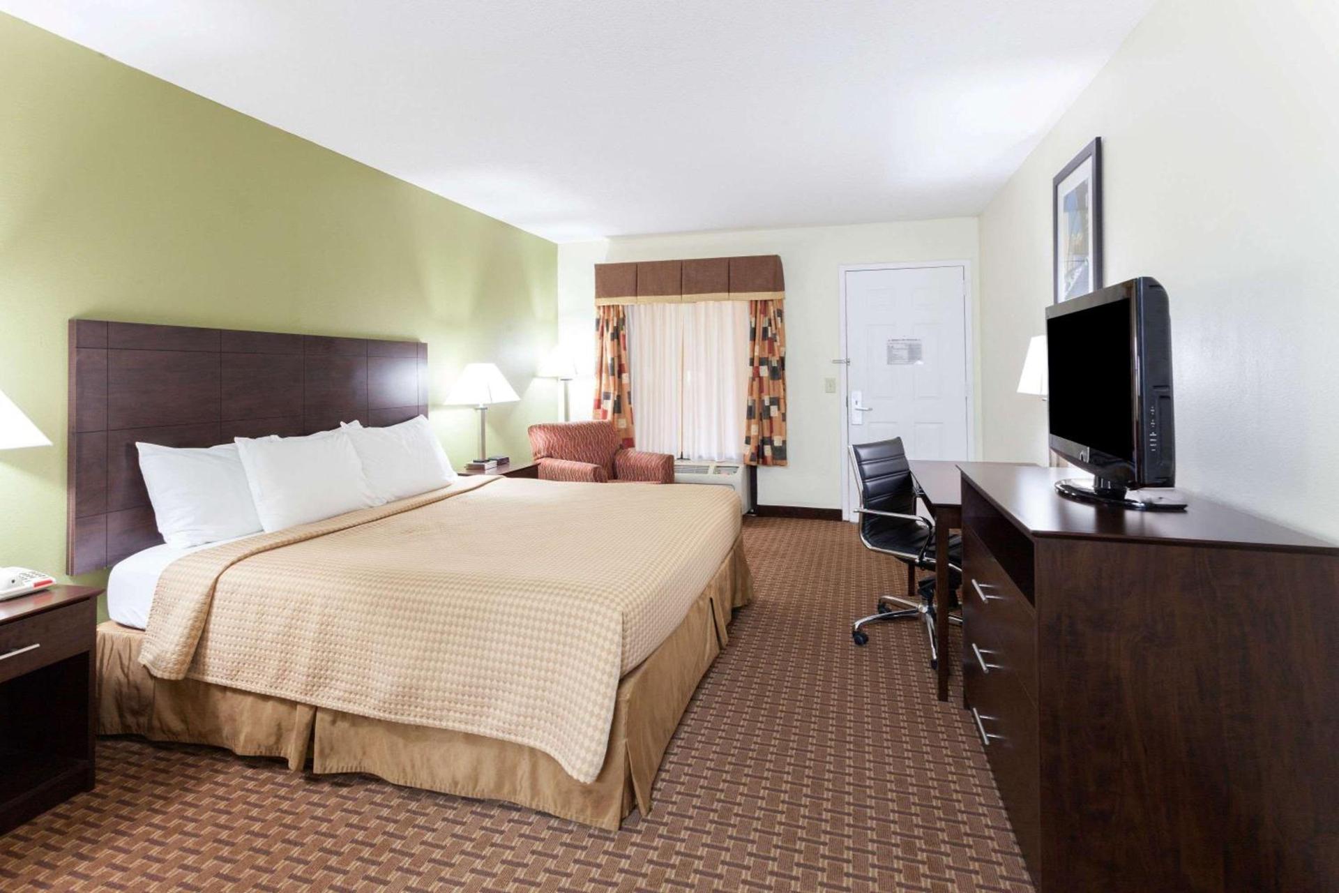 Super 8 by Wyndham Decatur/Dntn/Atlanta Area photo 8