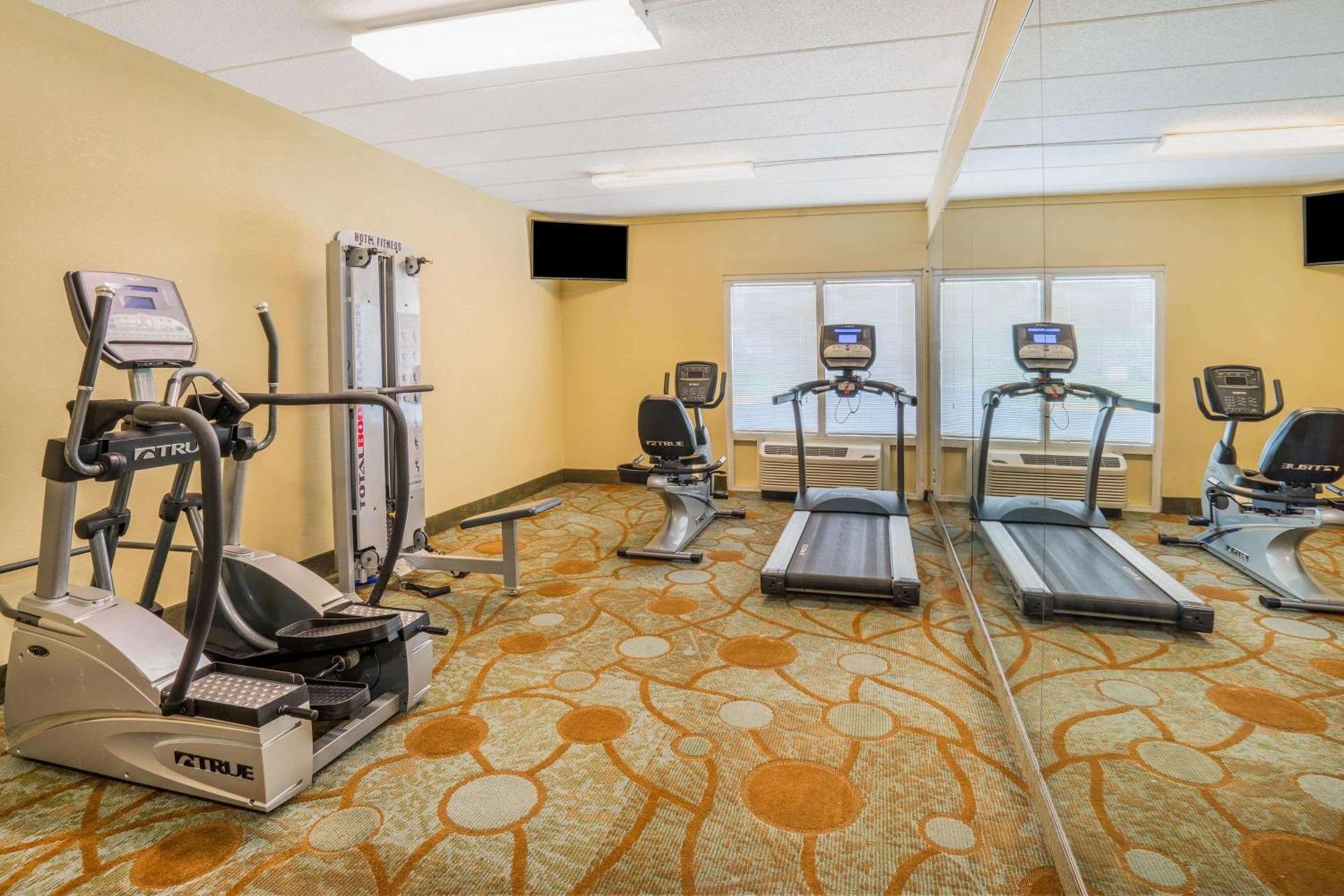 Baymont by Wyndham Warrenton photo 22
