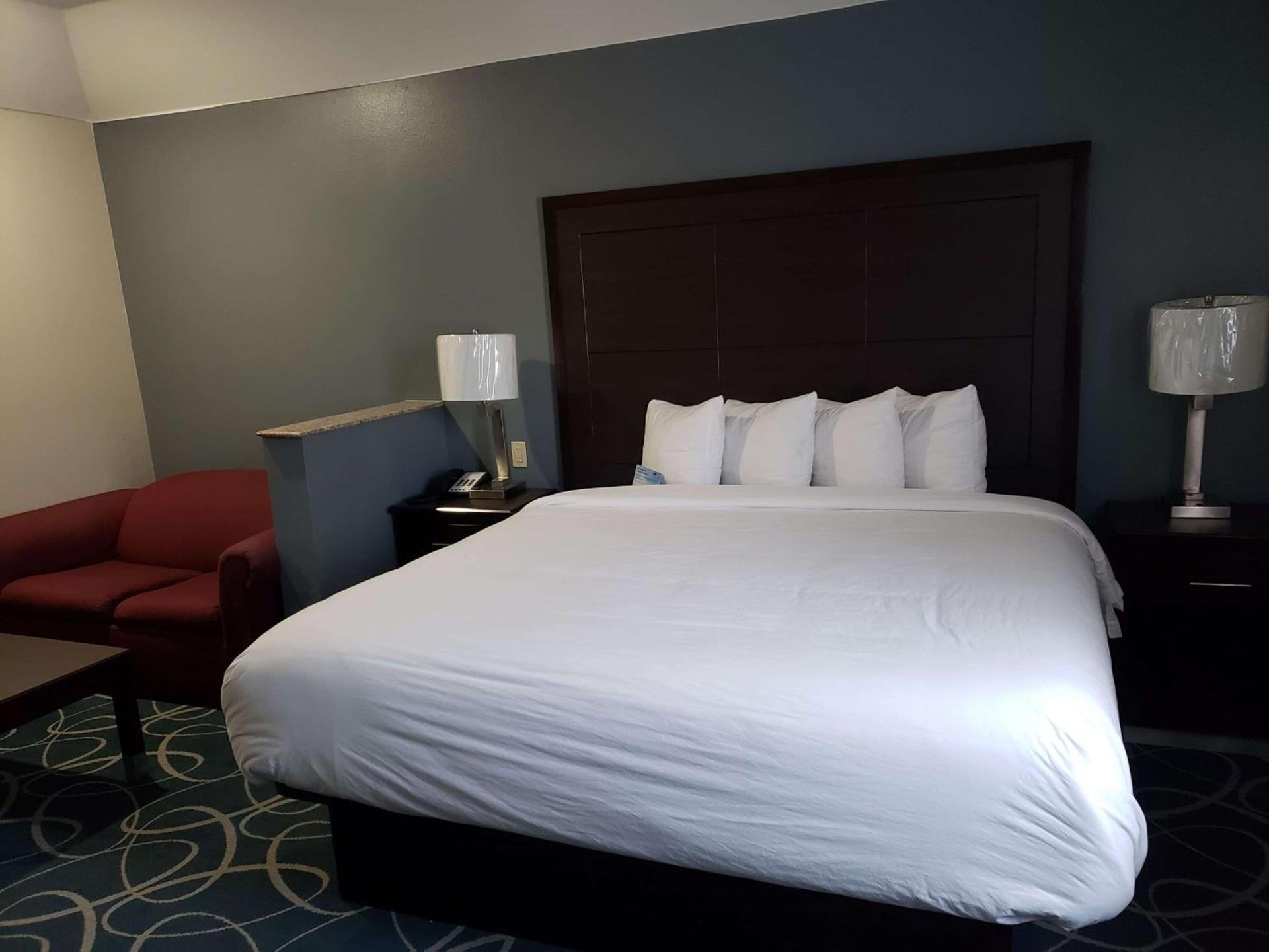 Days Inn & Suites by Wyndham Cleburne TX photo 5