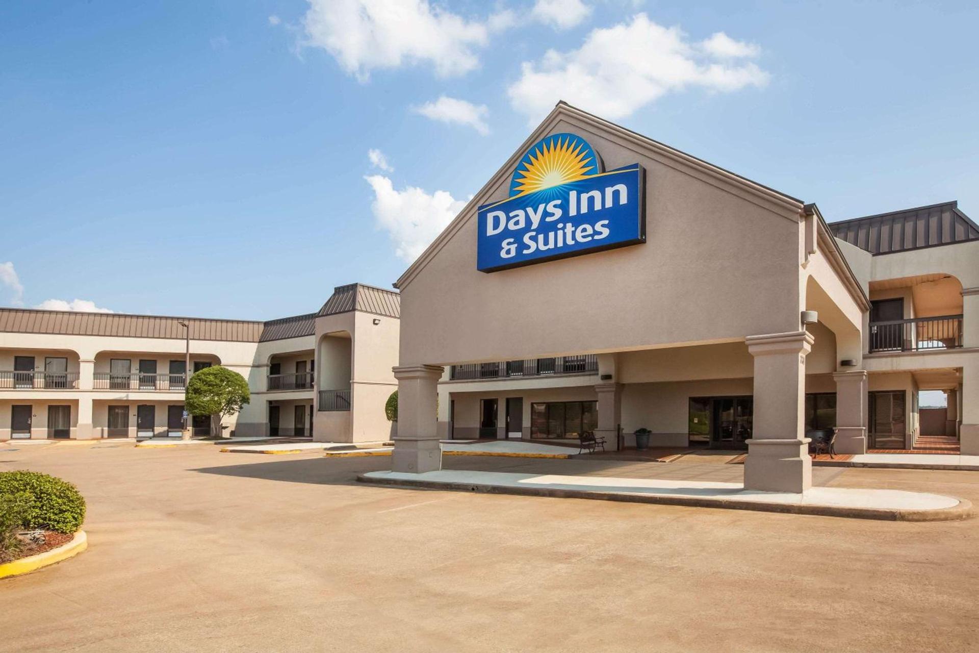 Days Inn & Suites by Wyndham Tyler — hotel in Tyler
