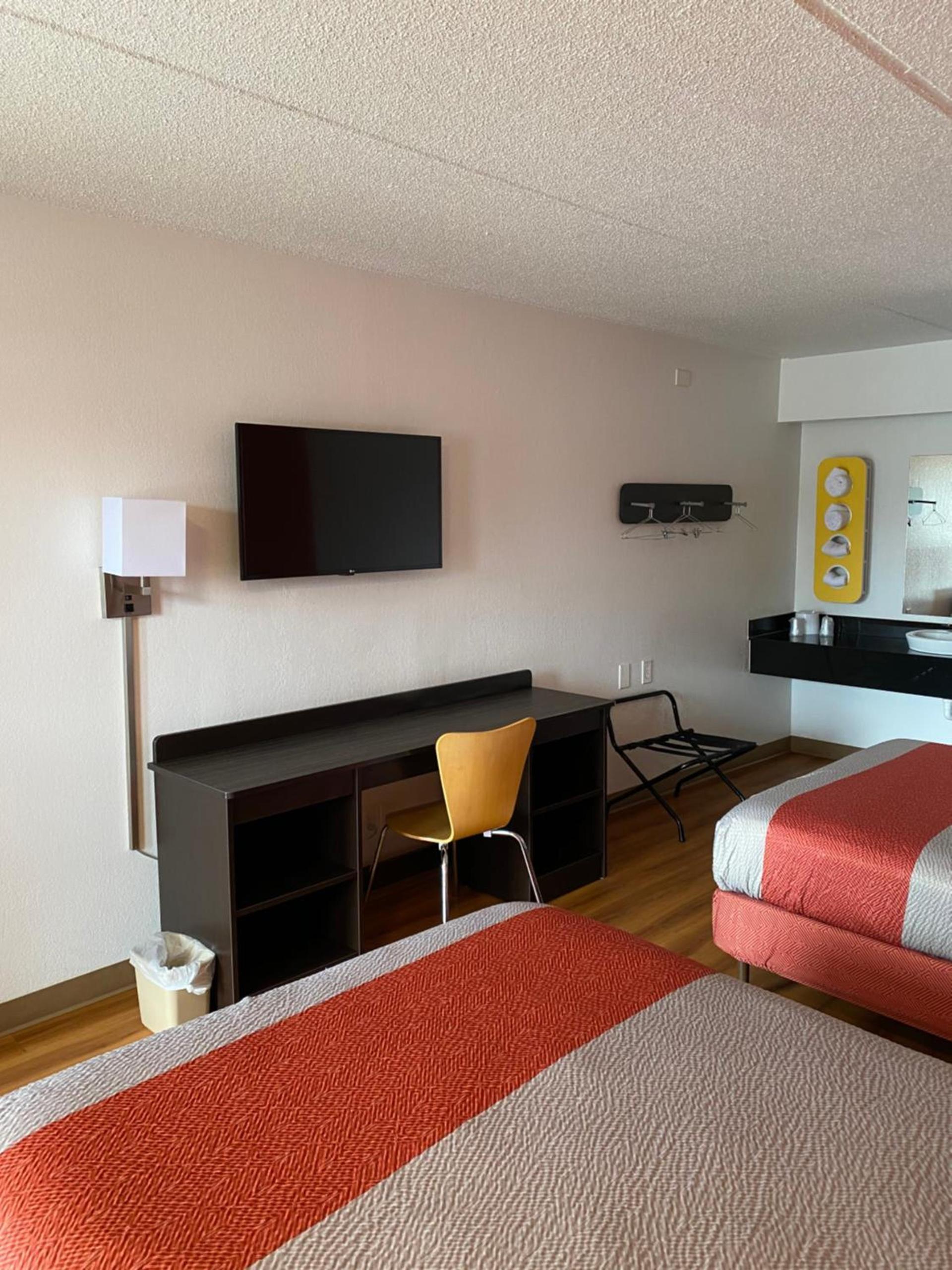 Motel 6-Memphis, TN - Downtown photo 29