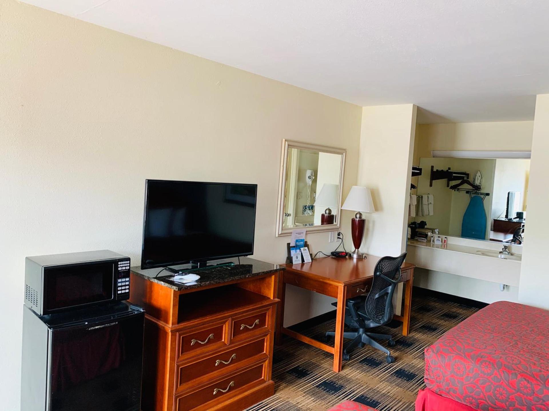 Days Inn by Wyndham Trumann AR photo 31