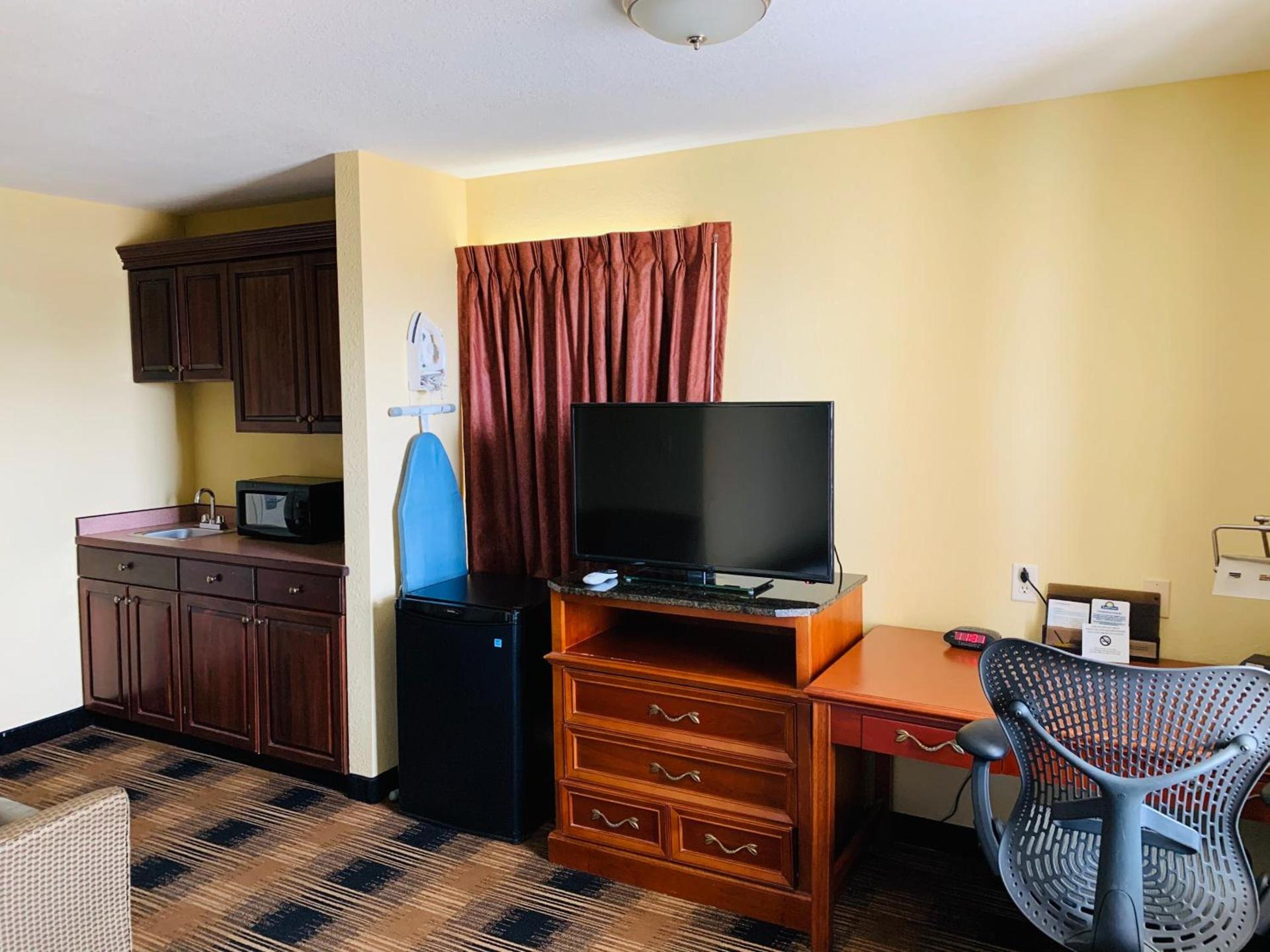 Days Inn by Wyndham Trumann AR photo 30