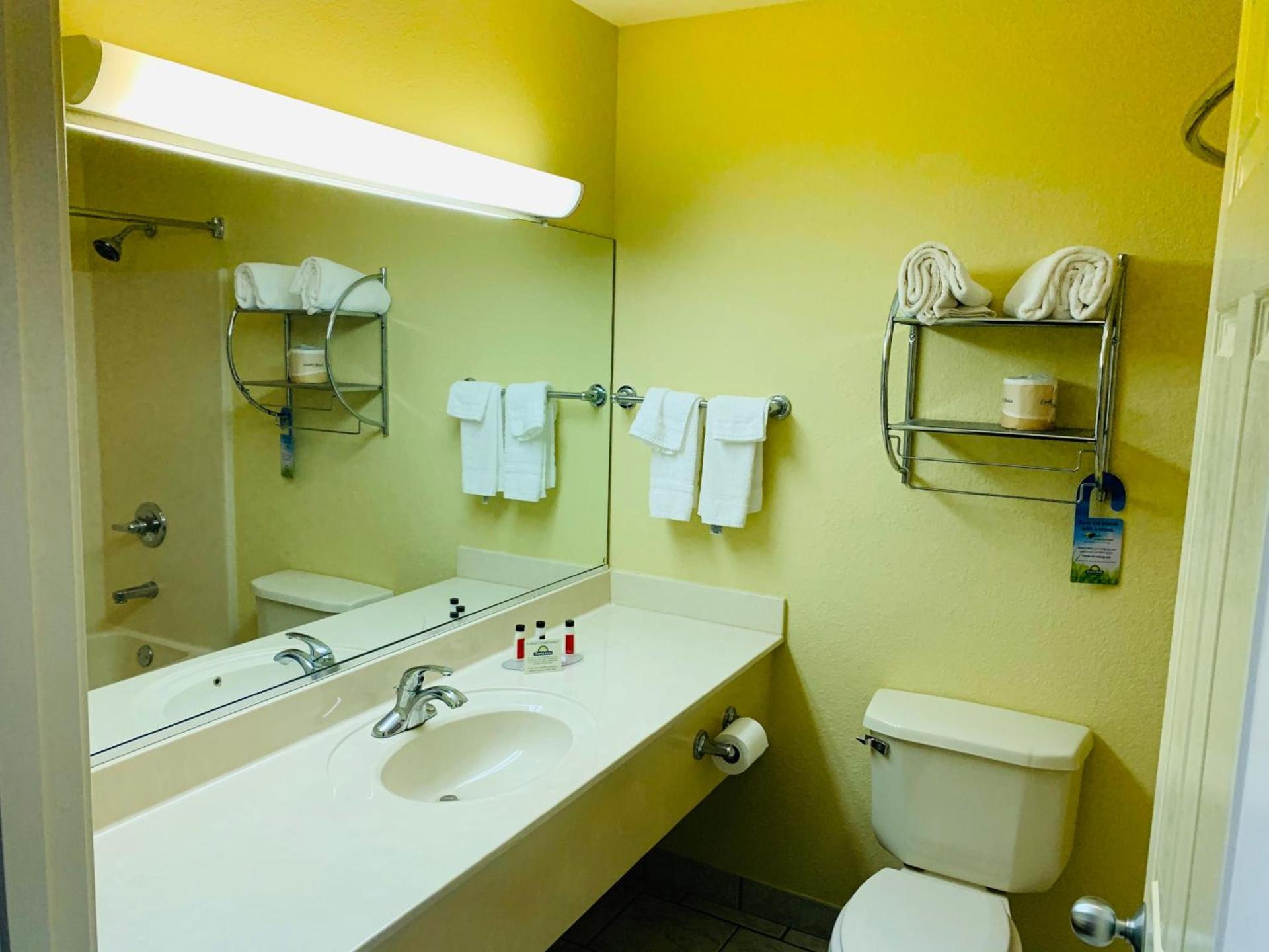 Days Inn by Wyndham Trumann AR photo 29