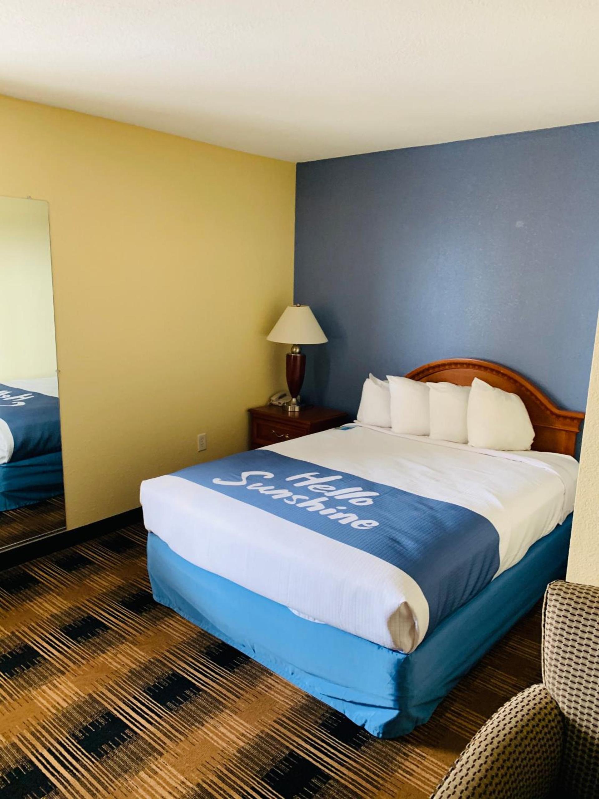 Days Inn by Wyndham Trumann AR photo 28