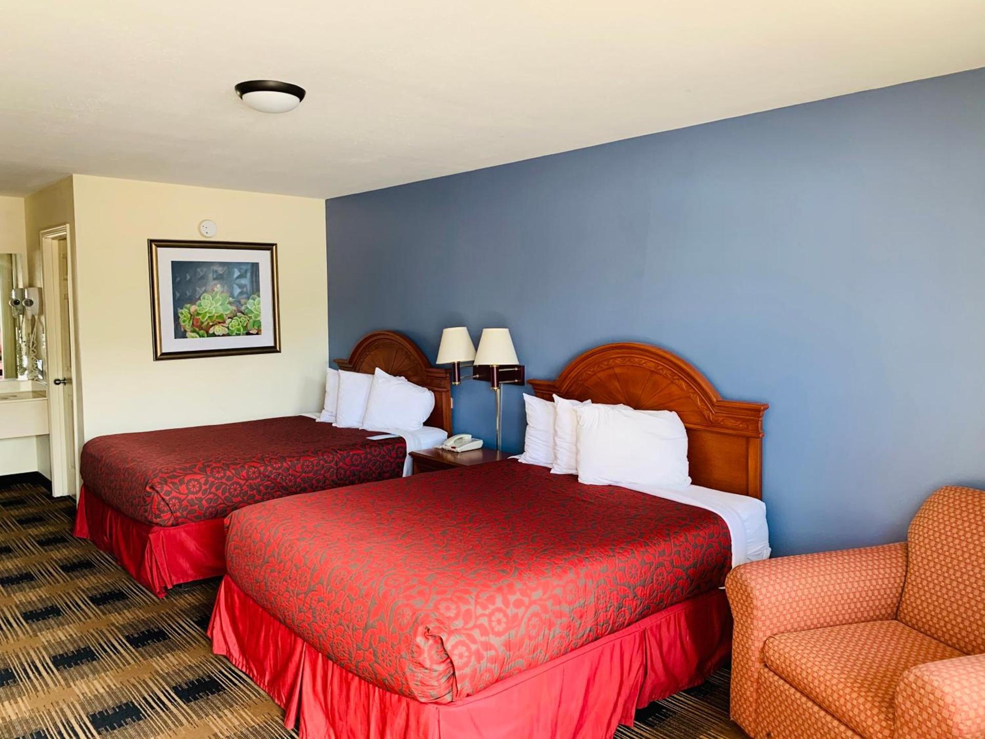 Days Inn by Wyndham Trumann AR photo 25