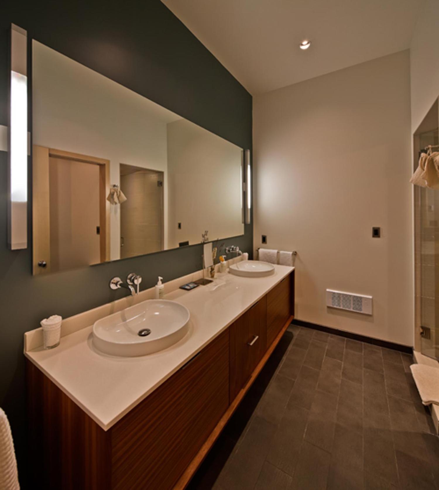 Island Inn at 123 West photo 52