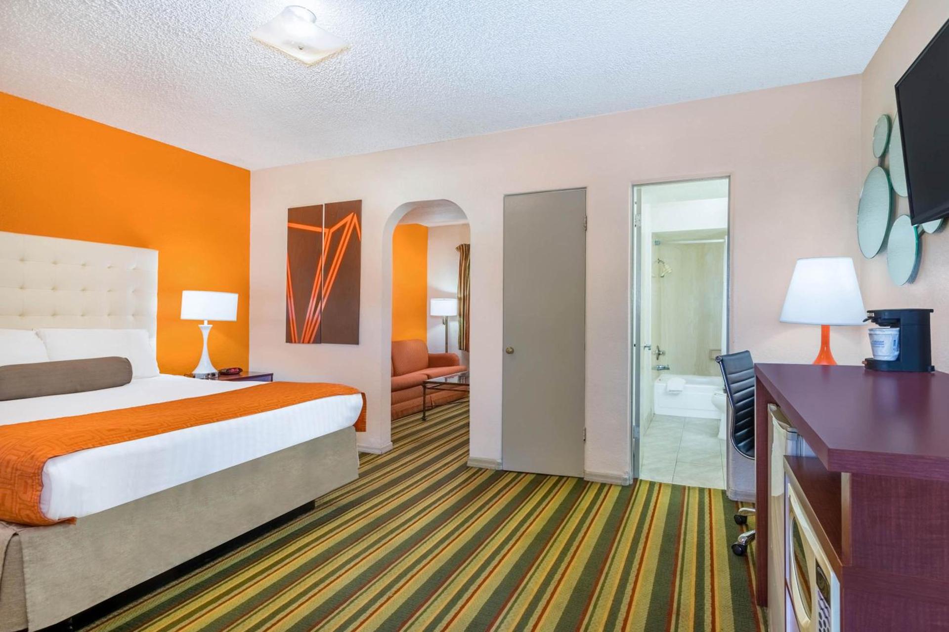 Howard Johnson by Wyndham Phoenix Airport/Downtown Area photo 18