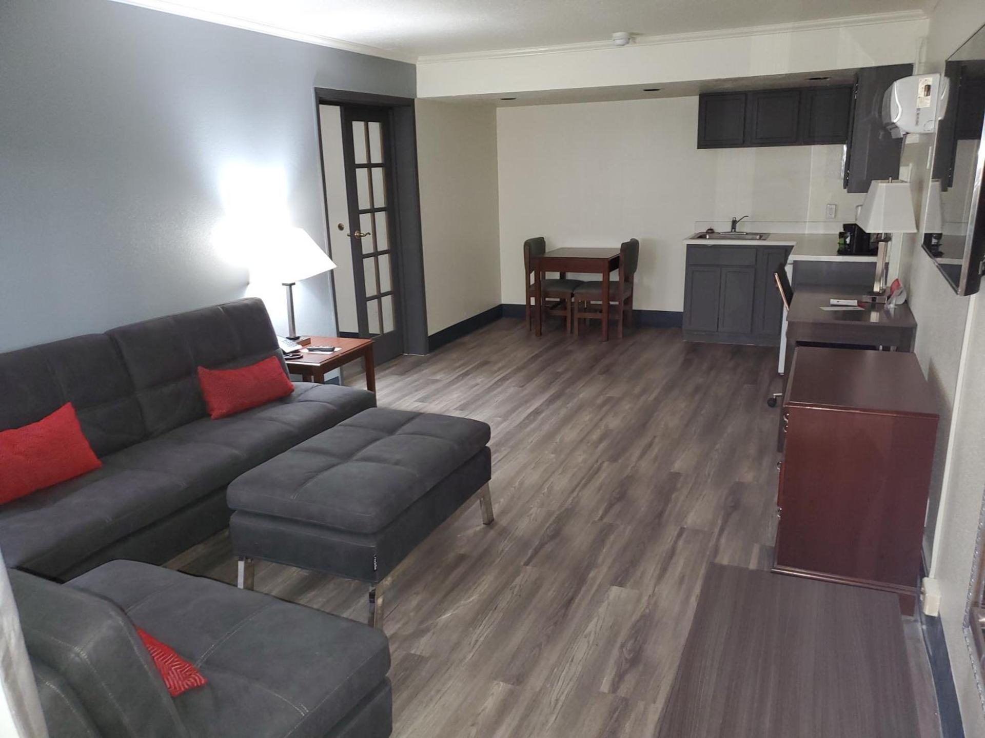 Ramada by Wyndham North Platte photo 40
