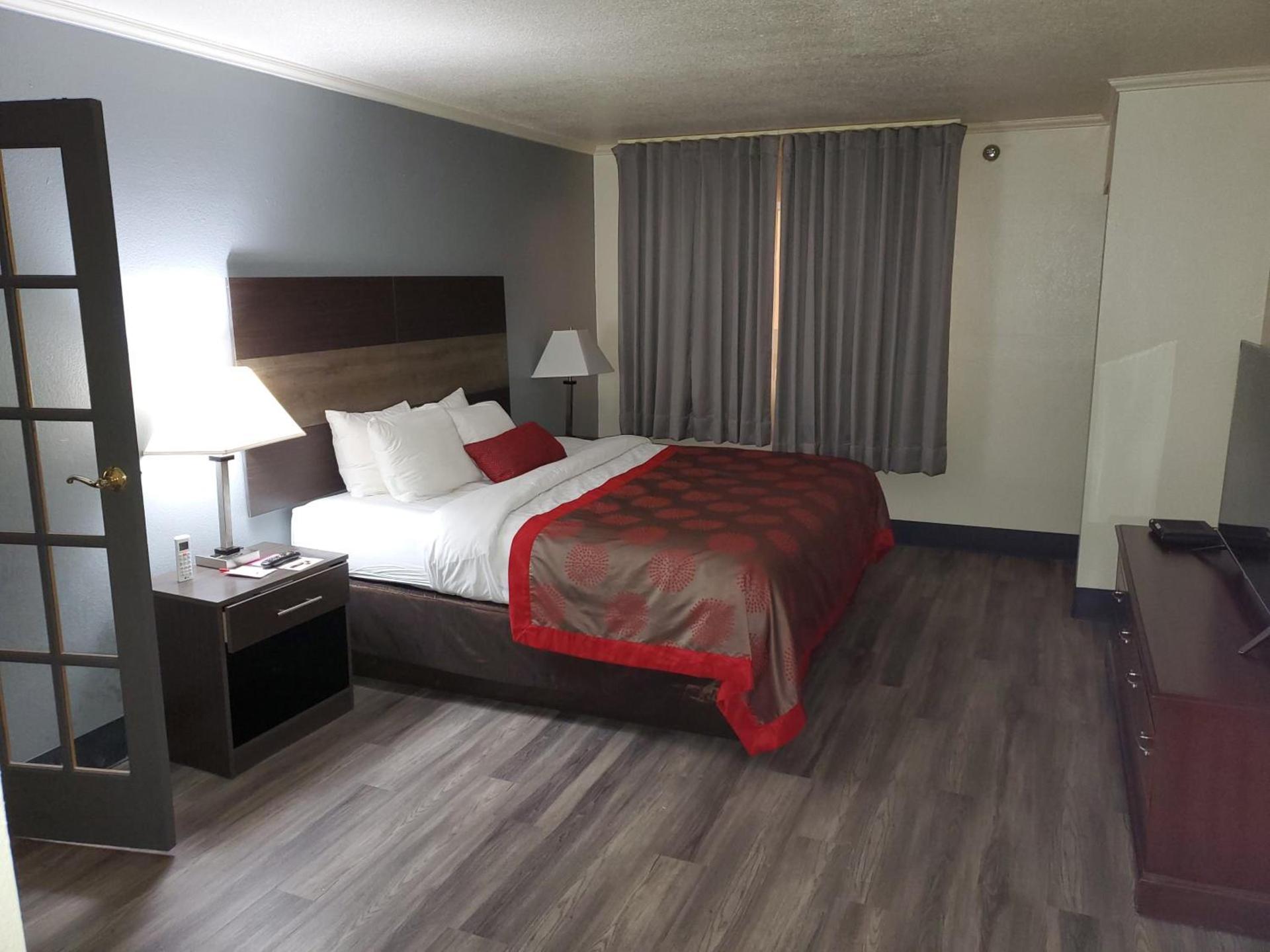 Ramada by Wyndham North Platte photo 39