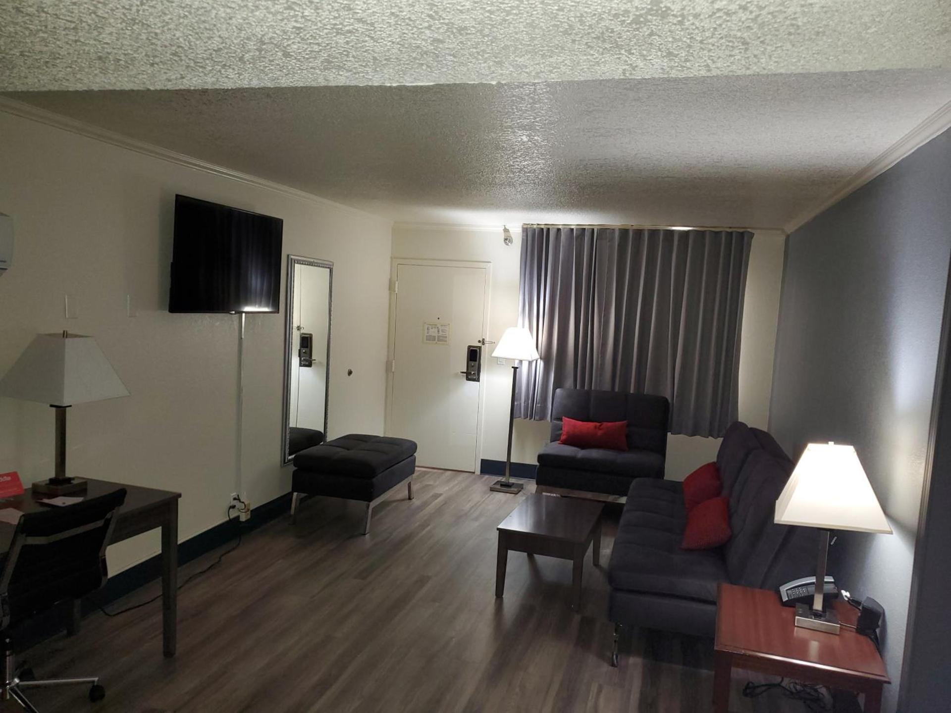 Ramada by Wyndham North Platte photo 34