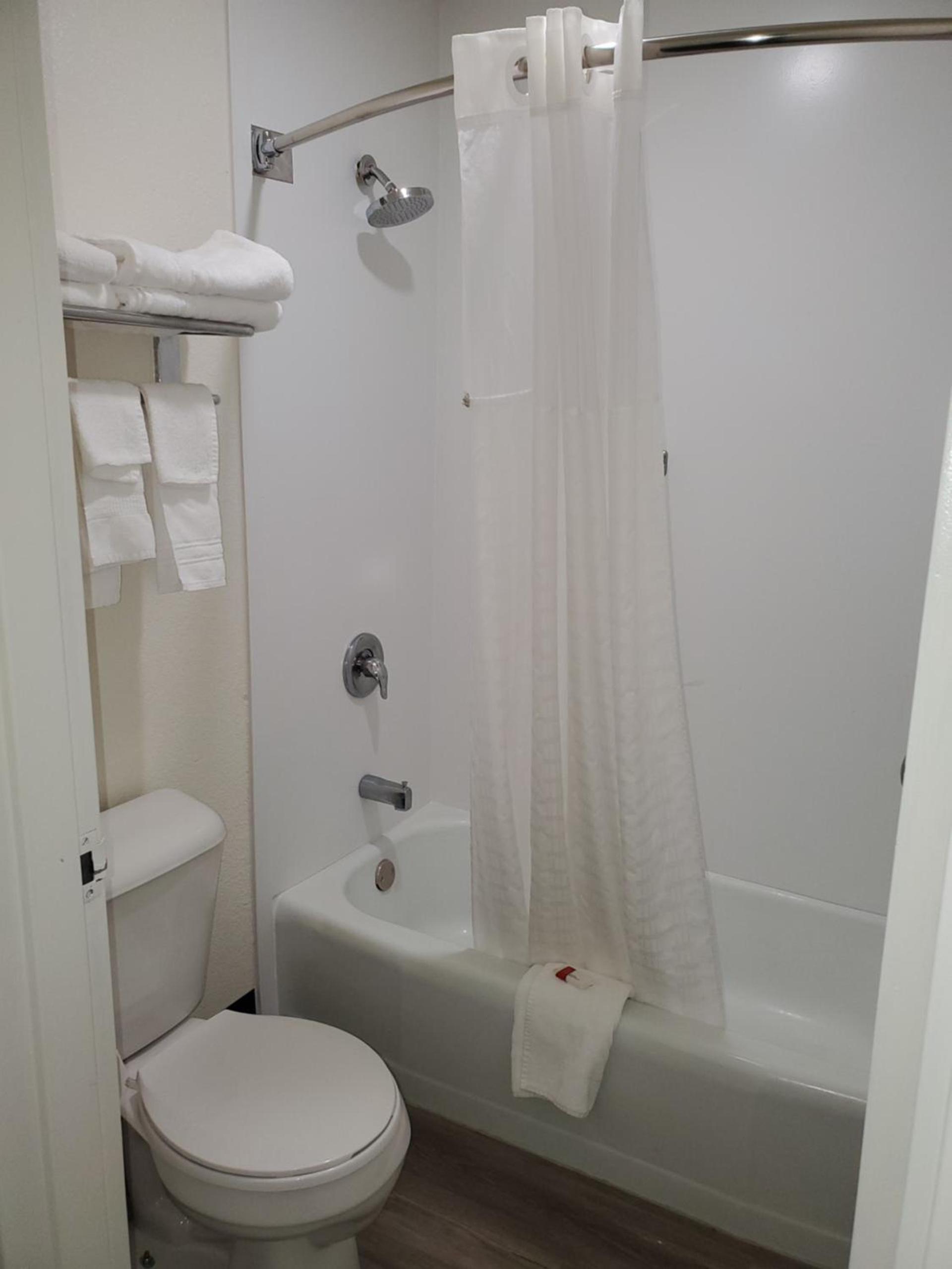 Ramada by Wyndham North Platte photo 33