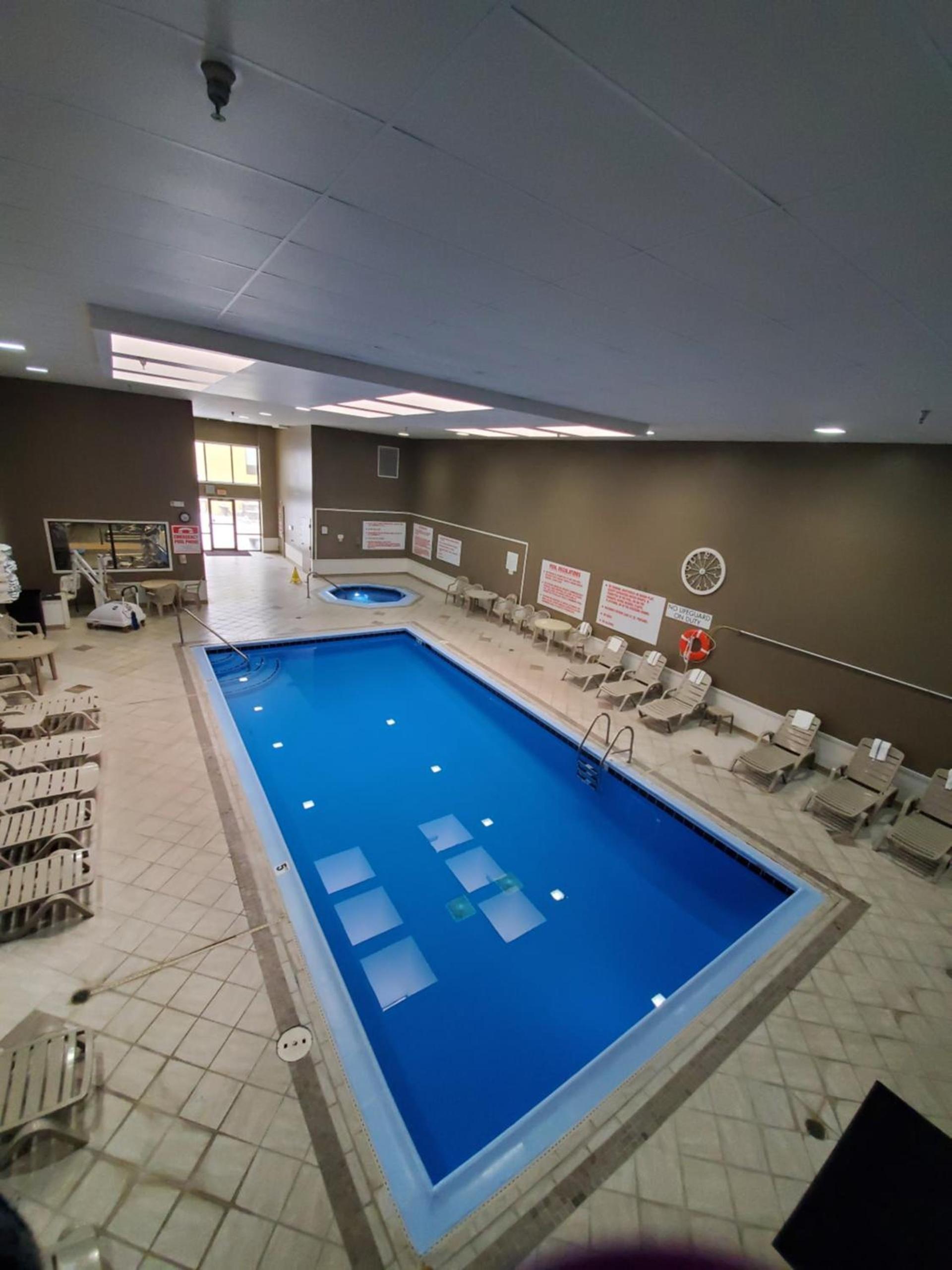 Ramada by Wyndham North Platte photo 32