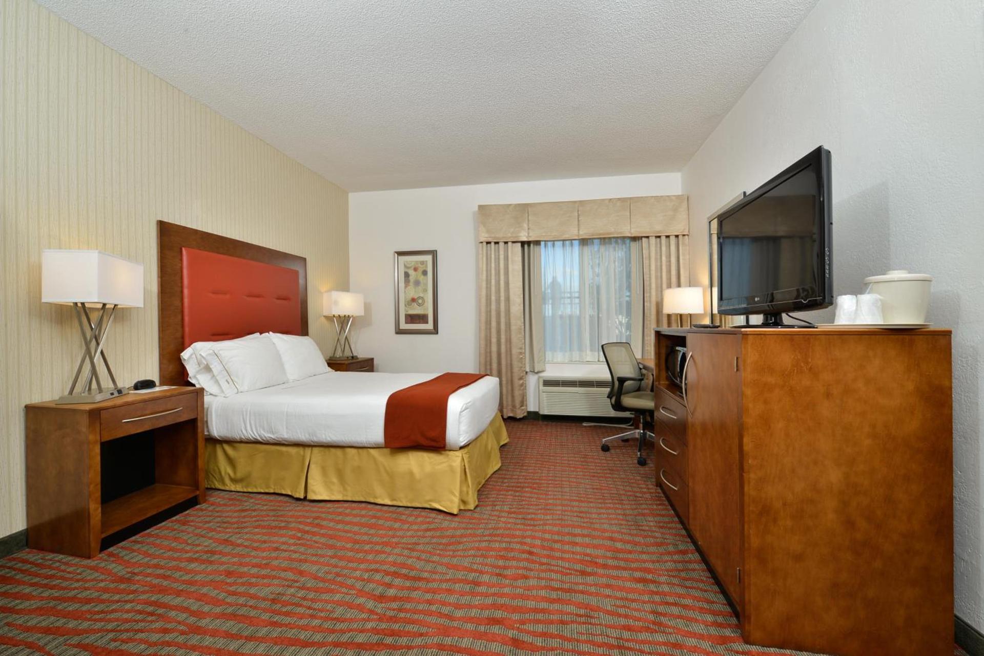 Holiday Inn Express Boston-Milford by IHG photo 6