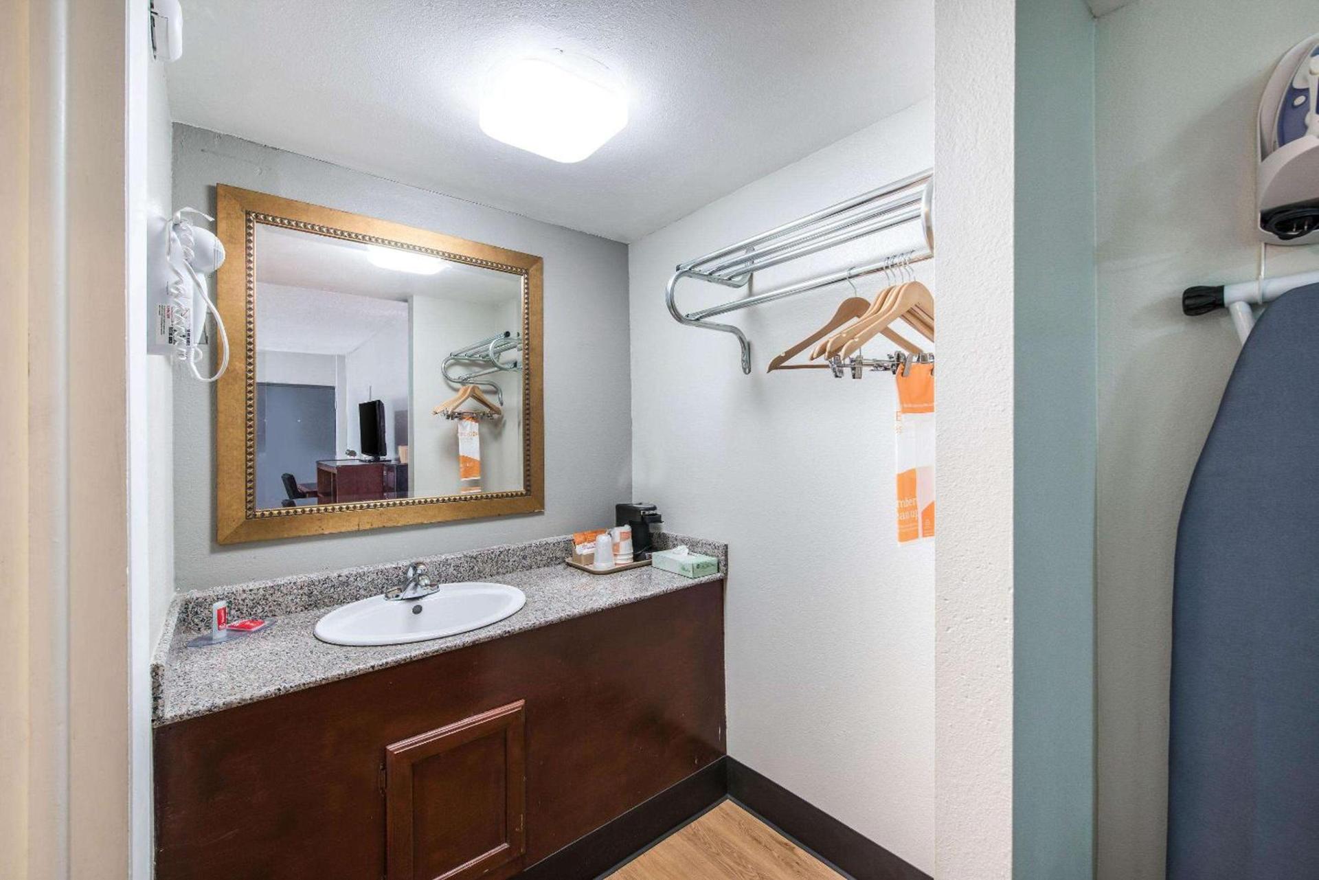 Rodeway Inn St Joseph photo 16