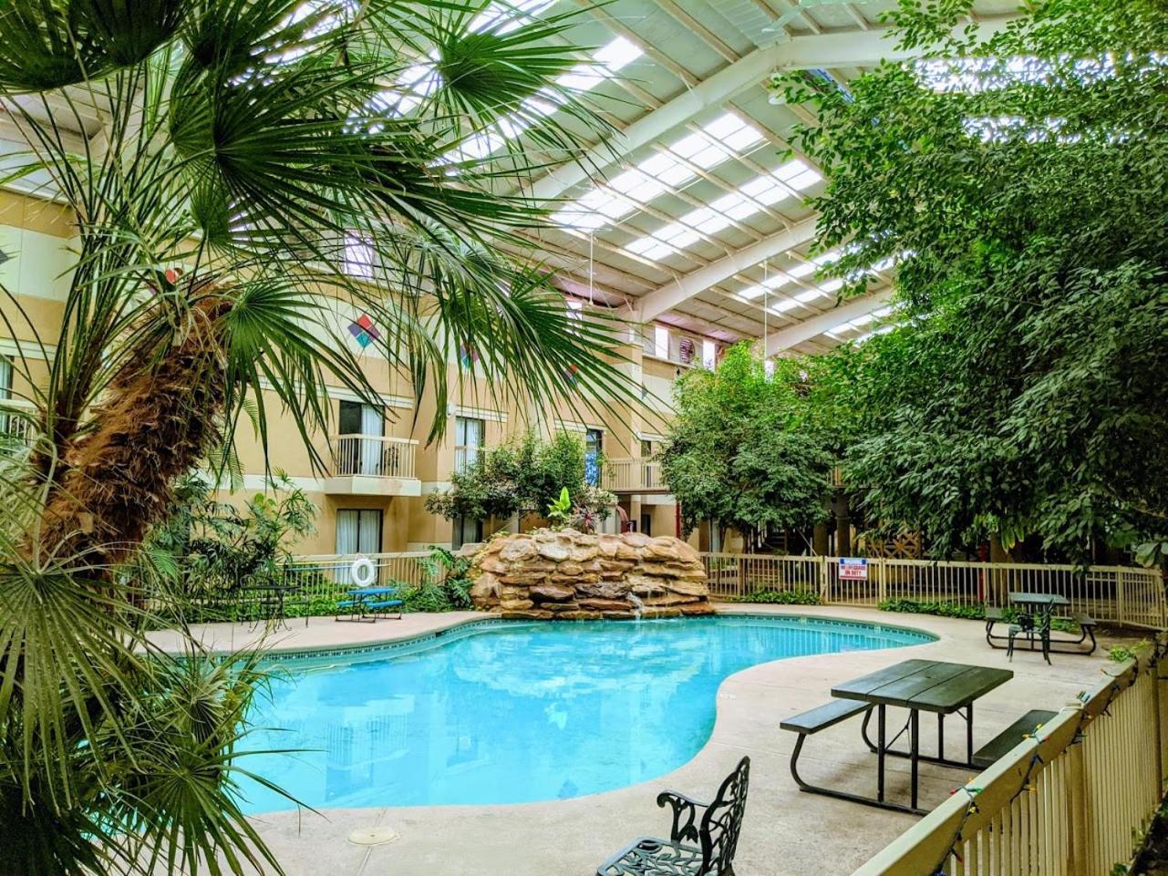 Atrium Inn photo 2