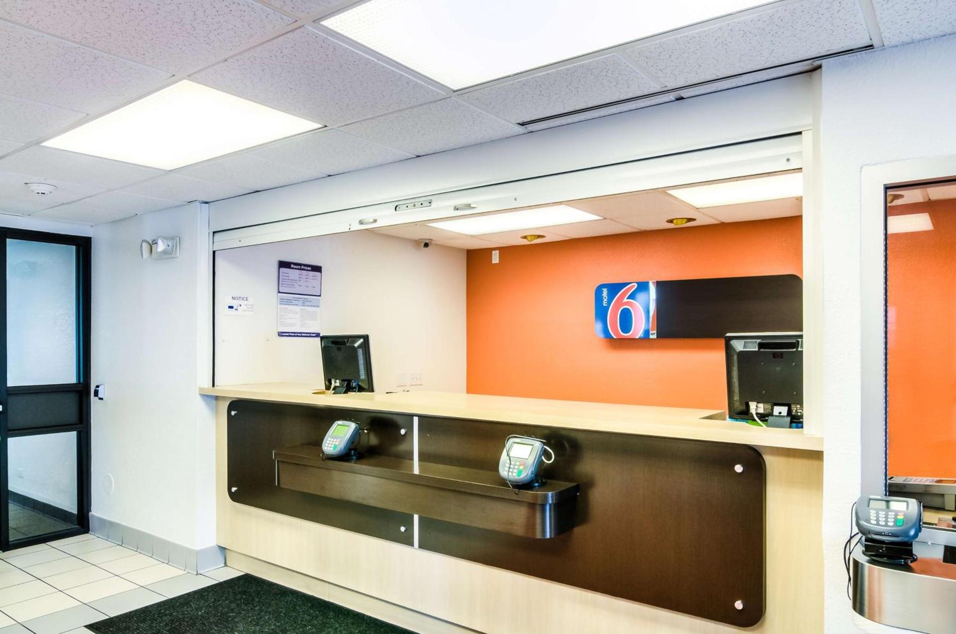 Motel 6-Arlington Heights, IL - Chicago North Central photo 9