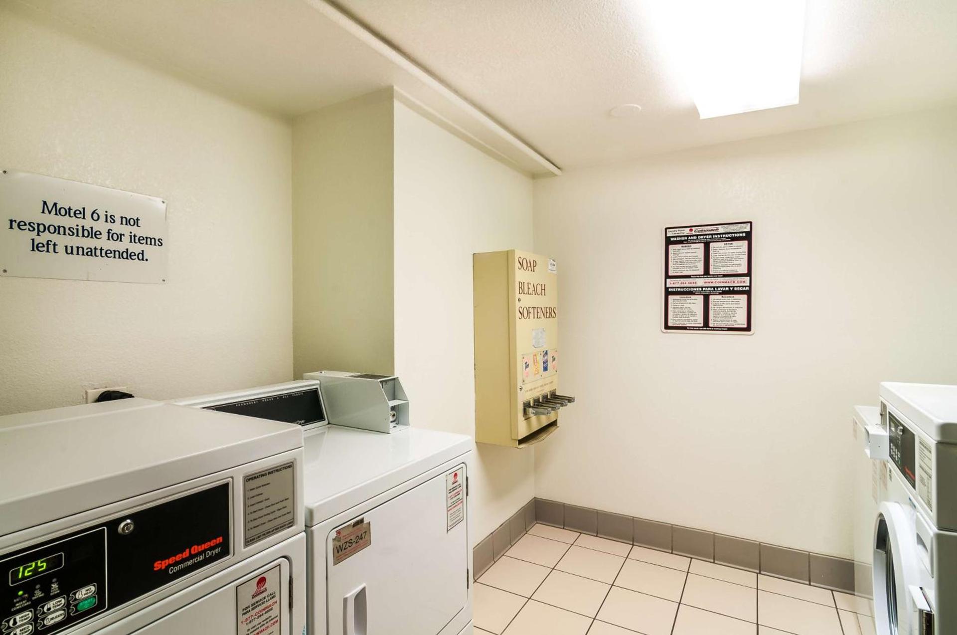 Motel 6-Arlington Heights, IL - Chicago North Central photo 12