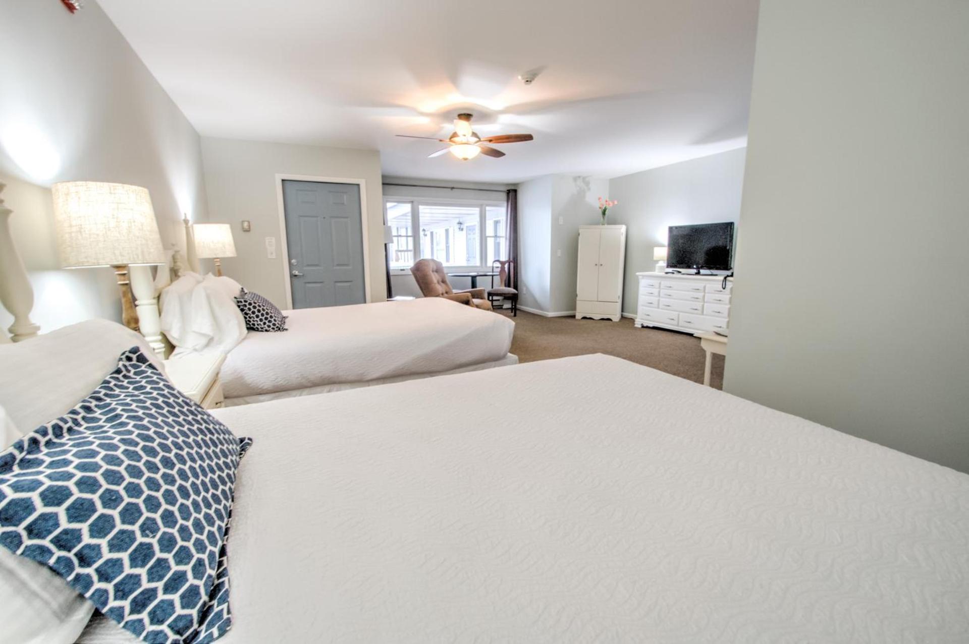 East Shore Lodging photo 20