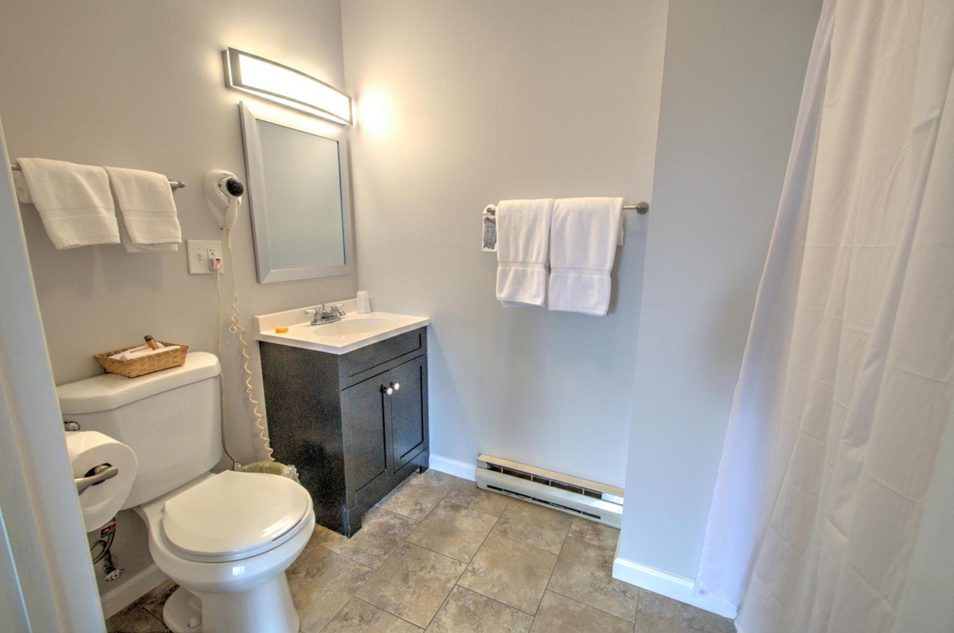 East Shore Lodging photo 50
