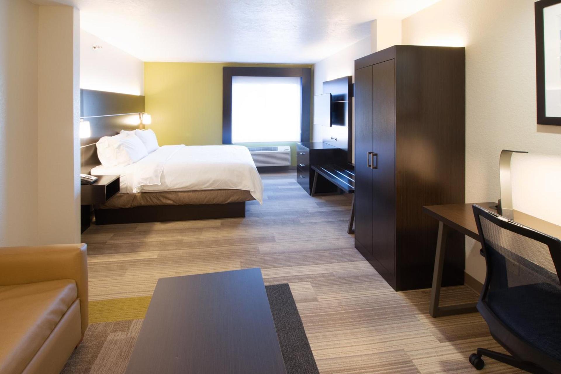 Holiday Inn Express & Suites - Worthington by IHG photo 40