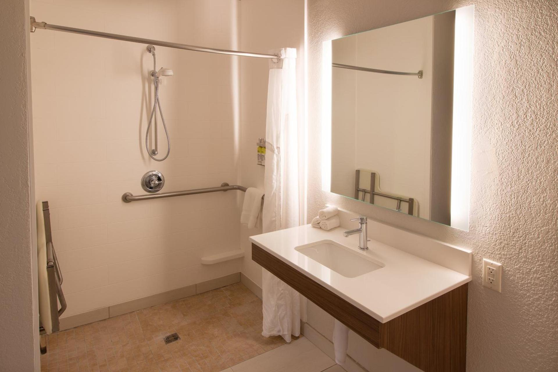 Holiday Inn Express & Suites - Worthington by IHG photo 37