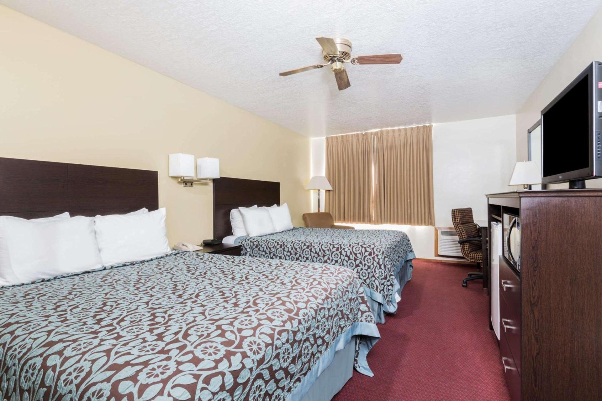 Days Inn by Wyndham Pueblo photo 7