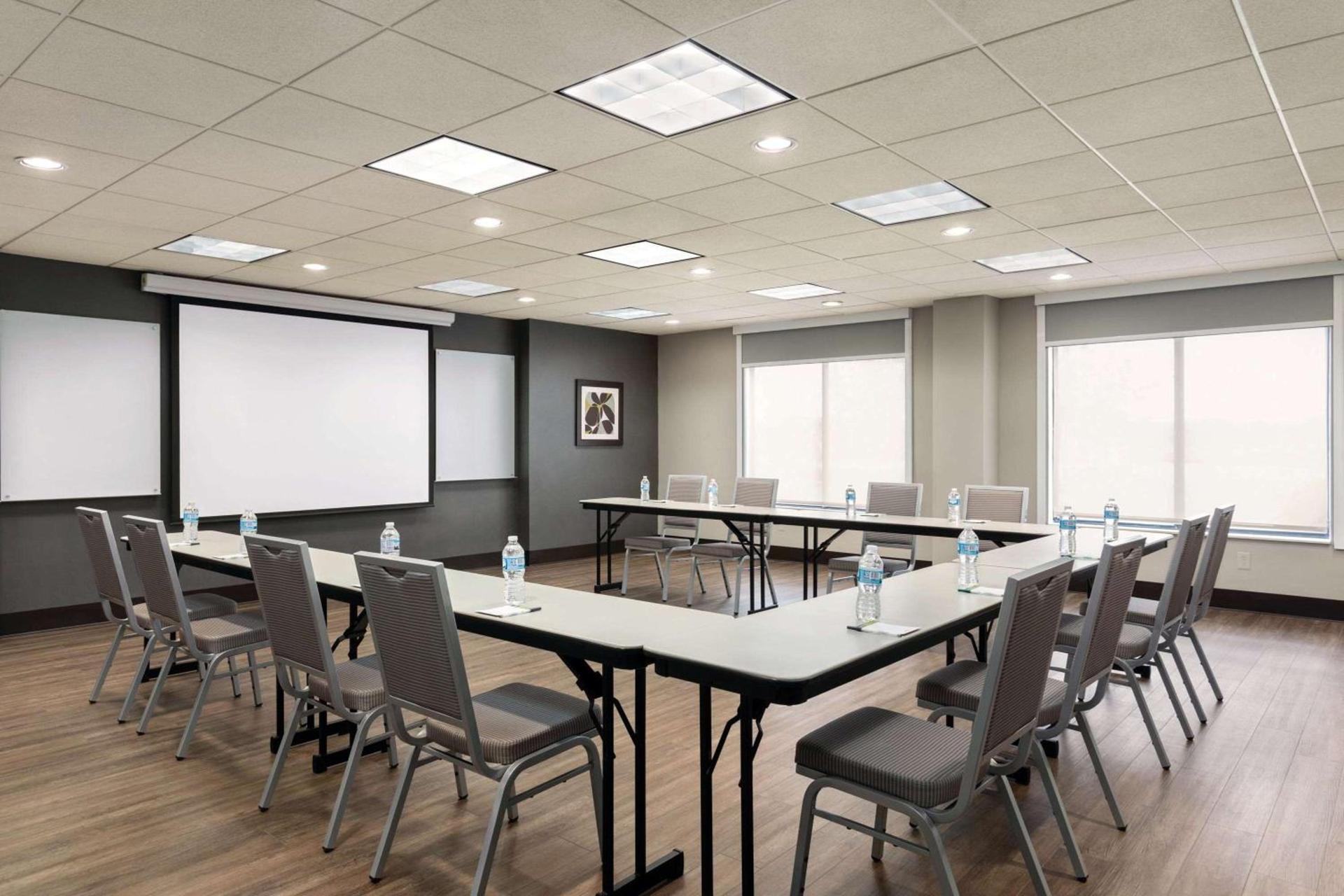 Wingate by Wyndham Cincinnati Blue Ash photo 30