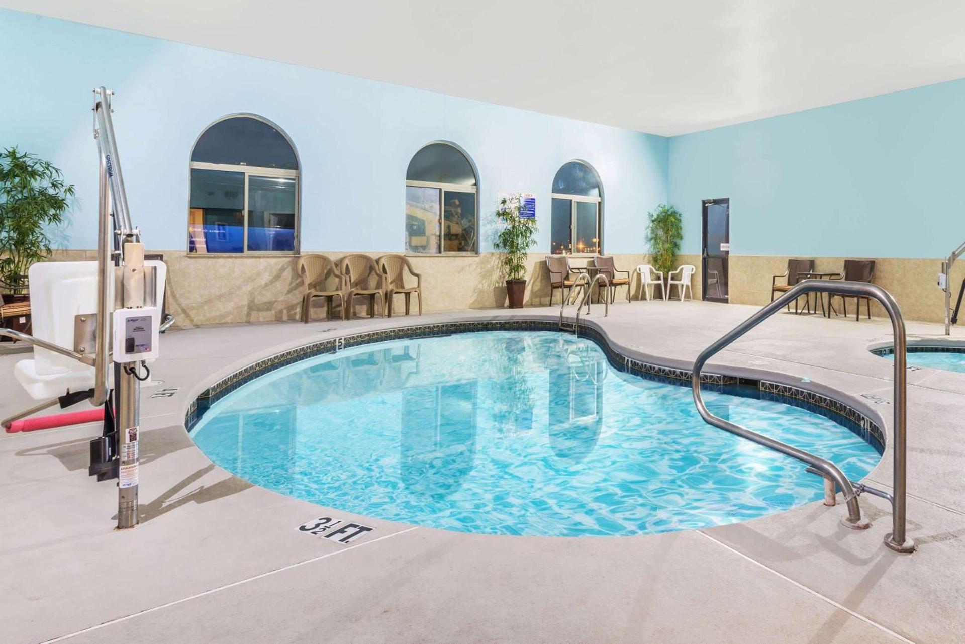 Days Inn by Wyndham Pueblo photo 4