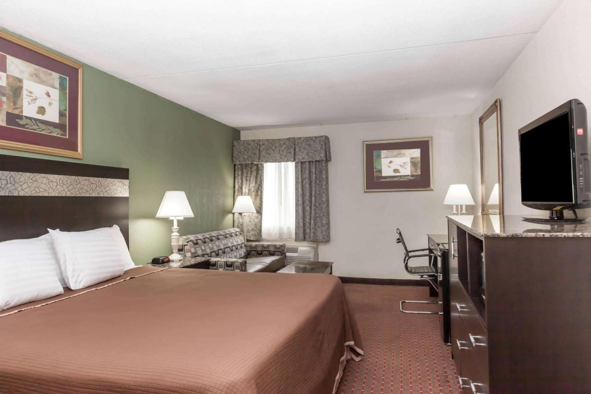 Howard Johnson by Wyndham Newark Airport photo 7