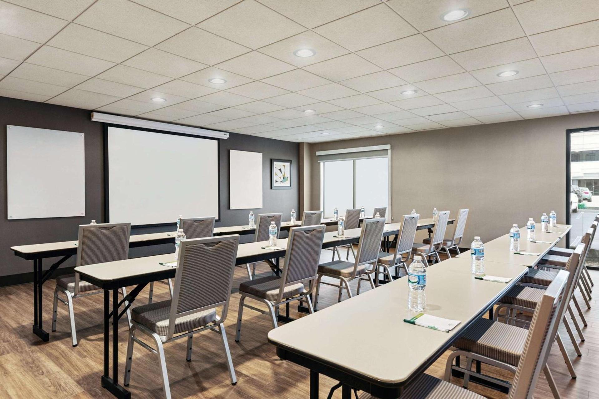 Wingate by Wyndham Cincinnati Blue Ash photo 33