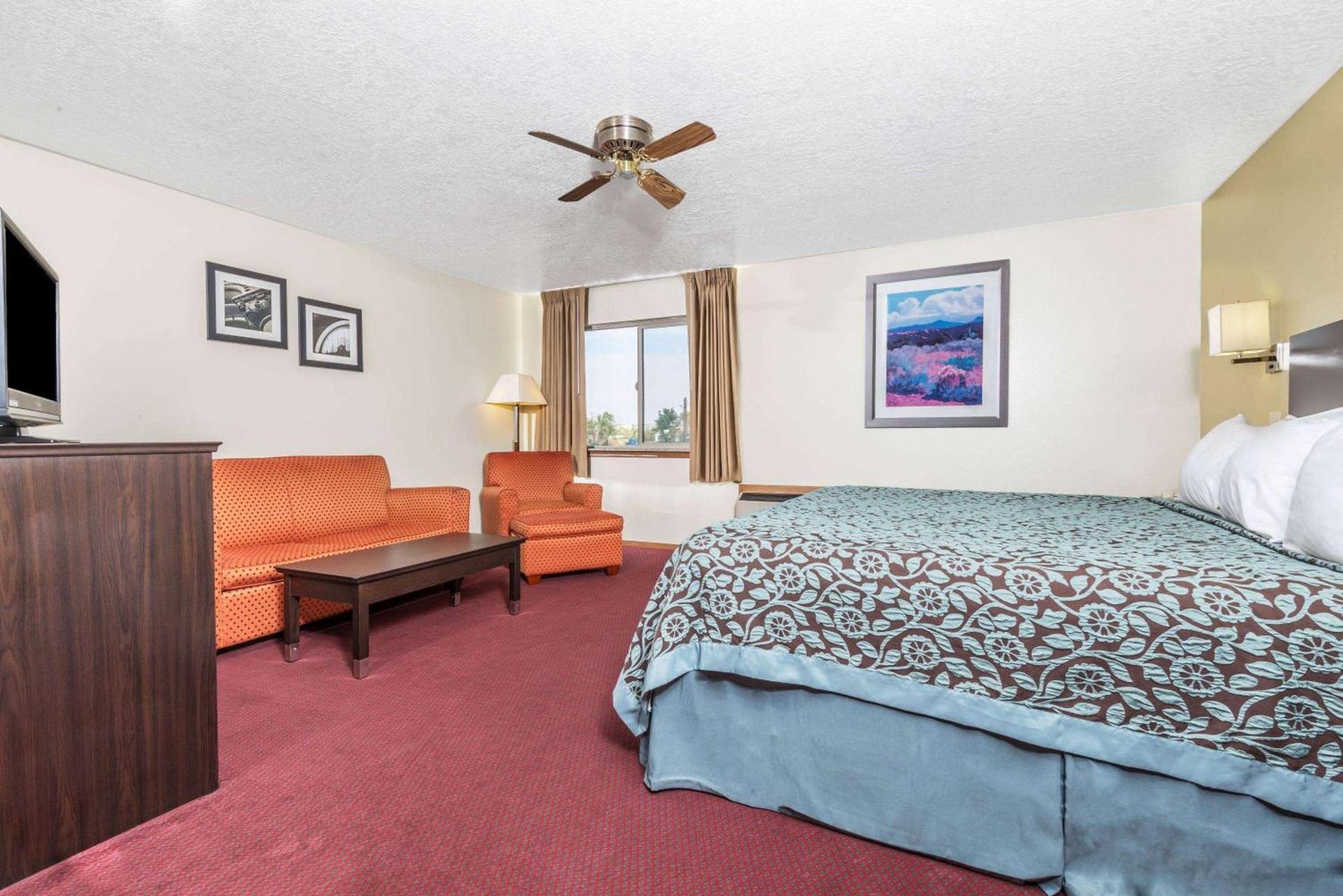Days Inn by Wyndham Pueblo photo 8