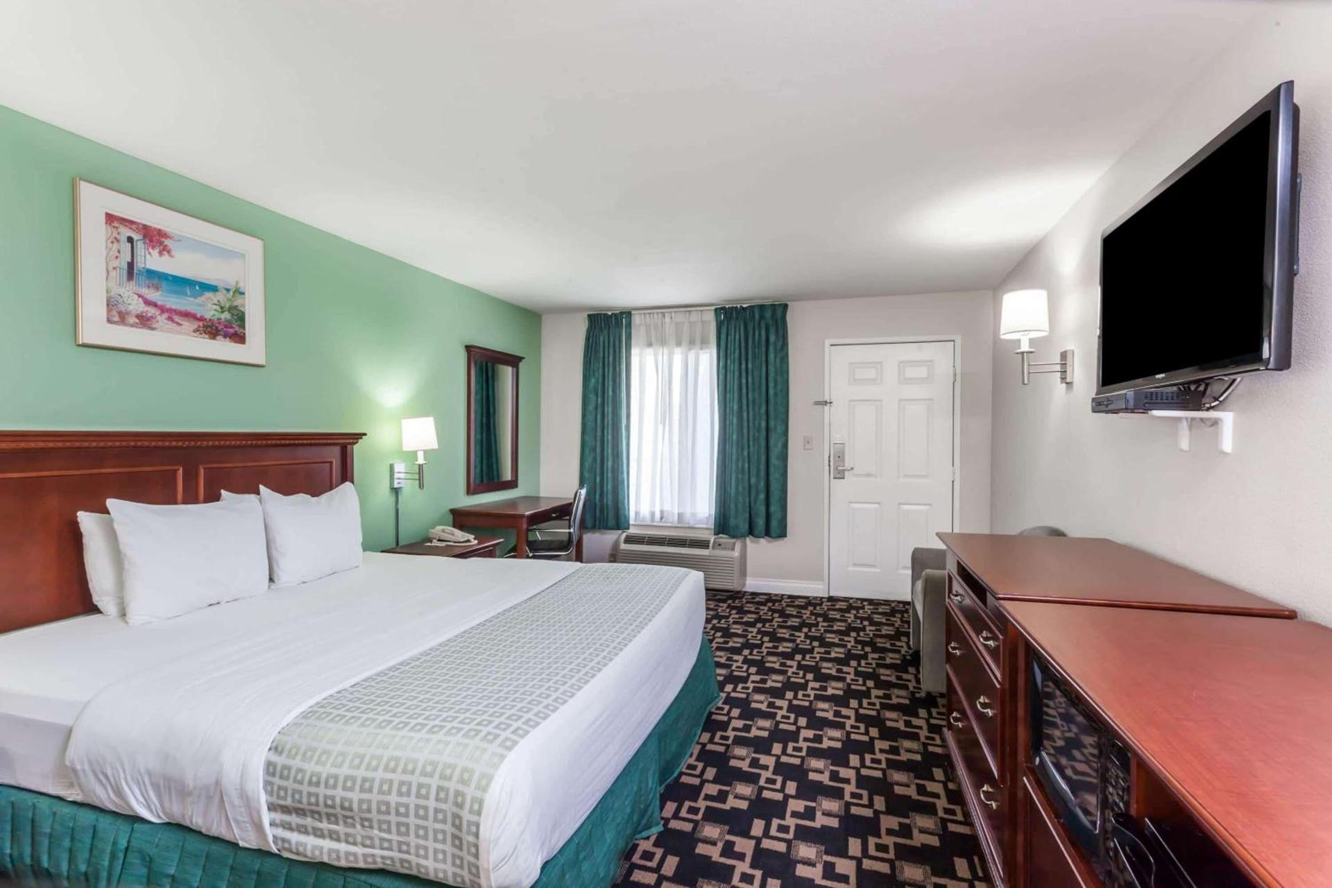 Ramada by Wyndham Oceanside photo 41