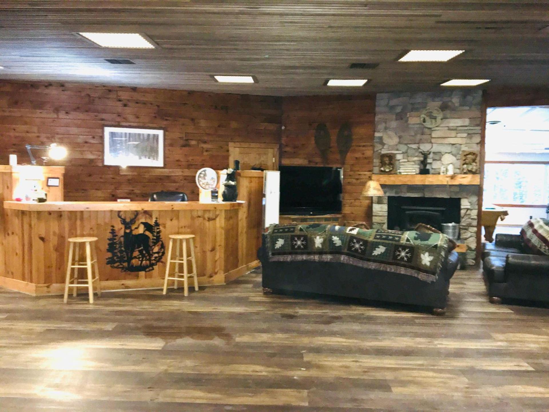 Hiawatha Lodge Inn photo 12
