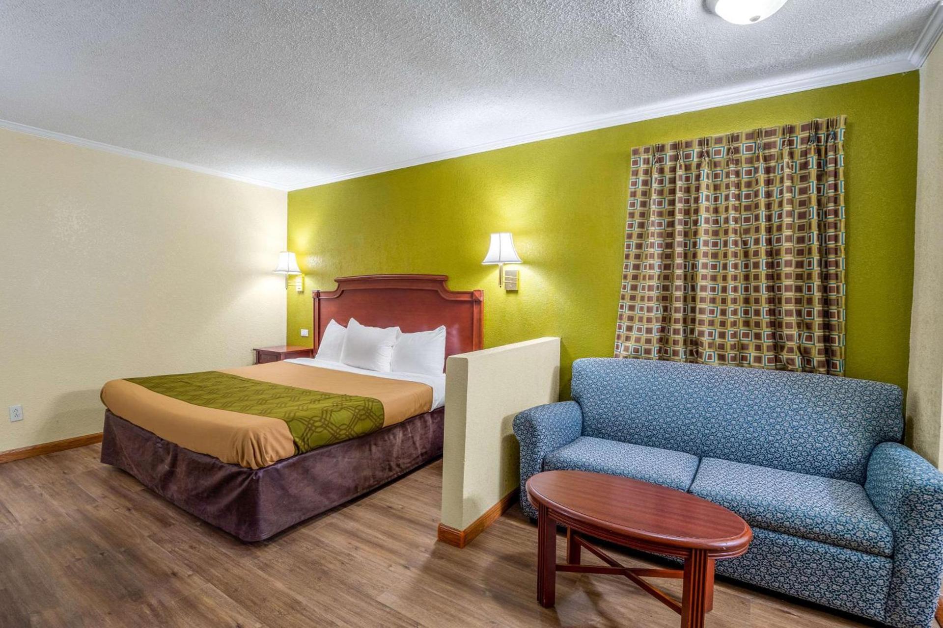 Rodeway Inn & Suites Fort Jackson photo 48