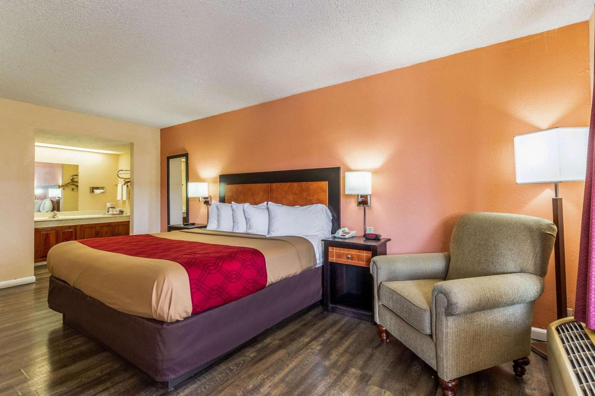 Econo Lodge Rocky Top photo 12