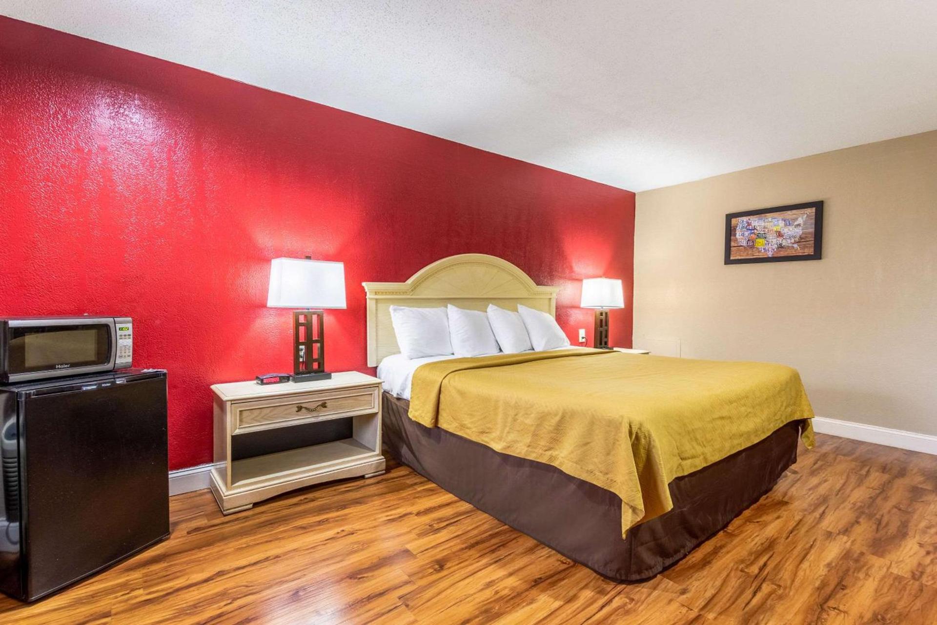 Econo Lodge Berea photo 36