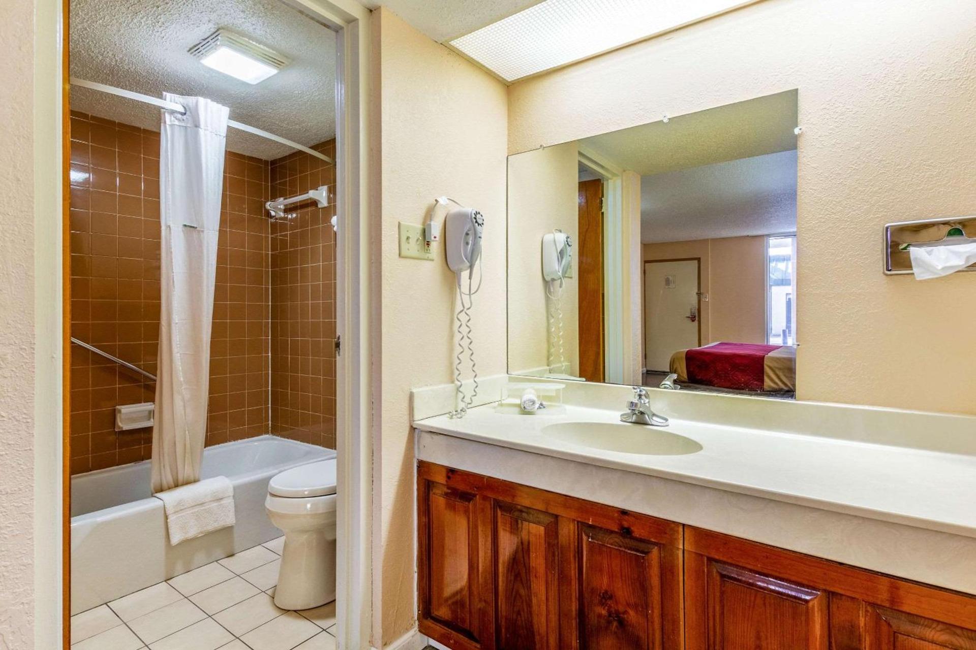 Econo Lodge Rocky Top photo 14