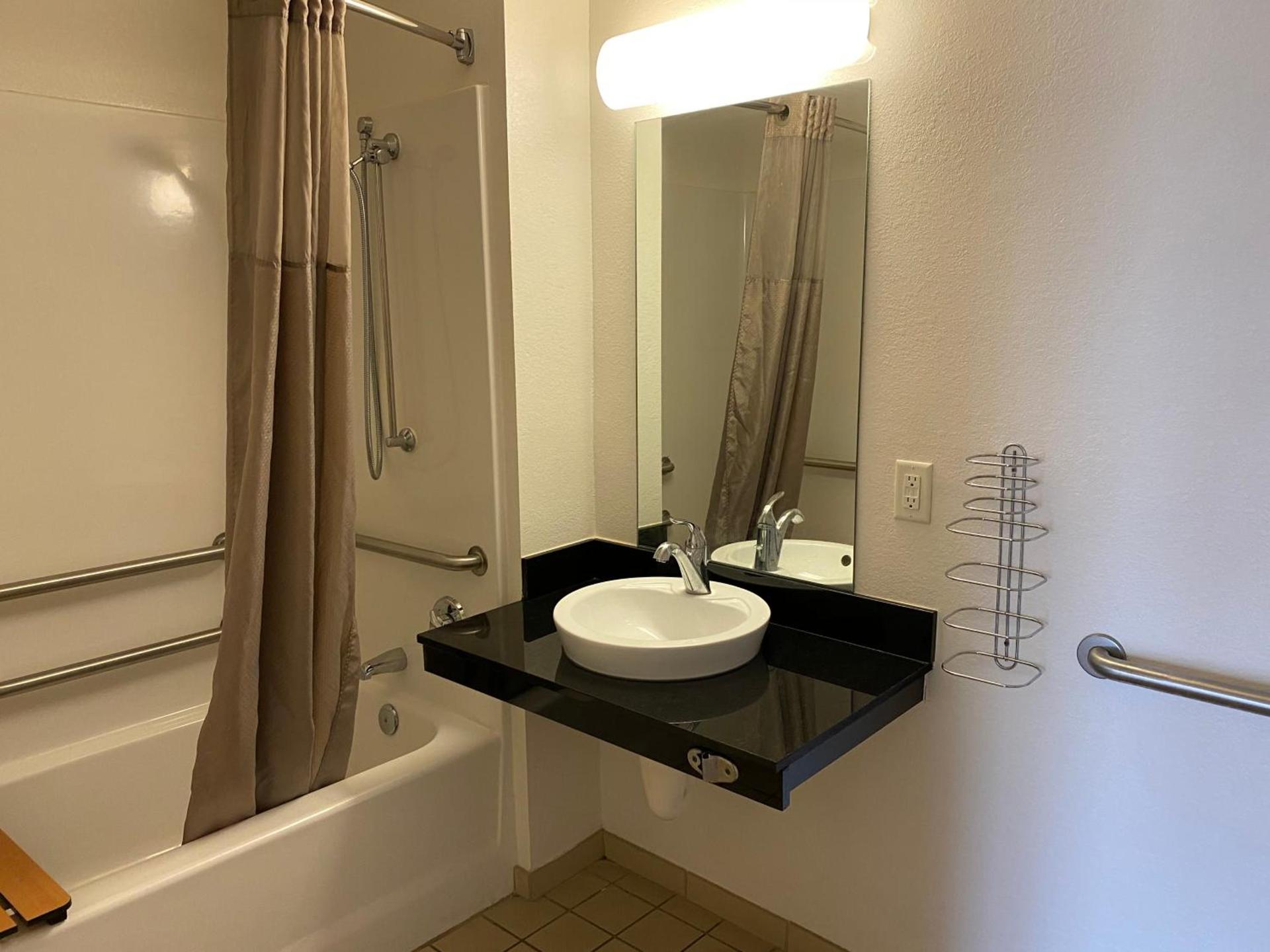 Motel 6-Memphis, TN - Downtown photo 33