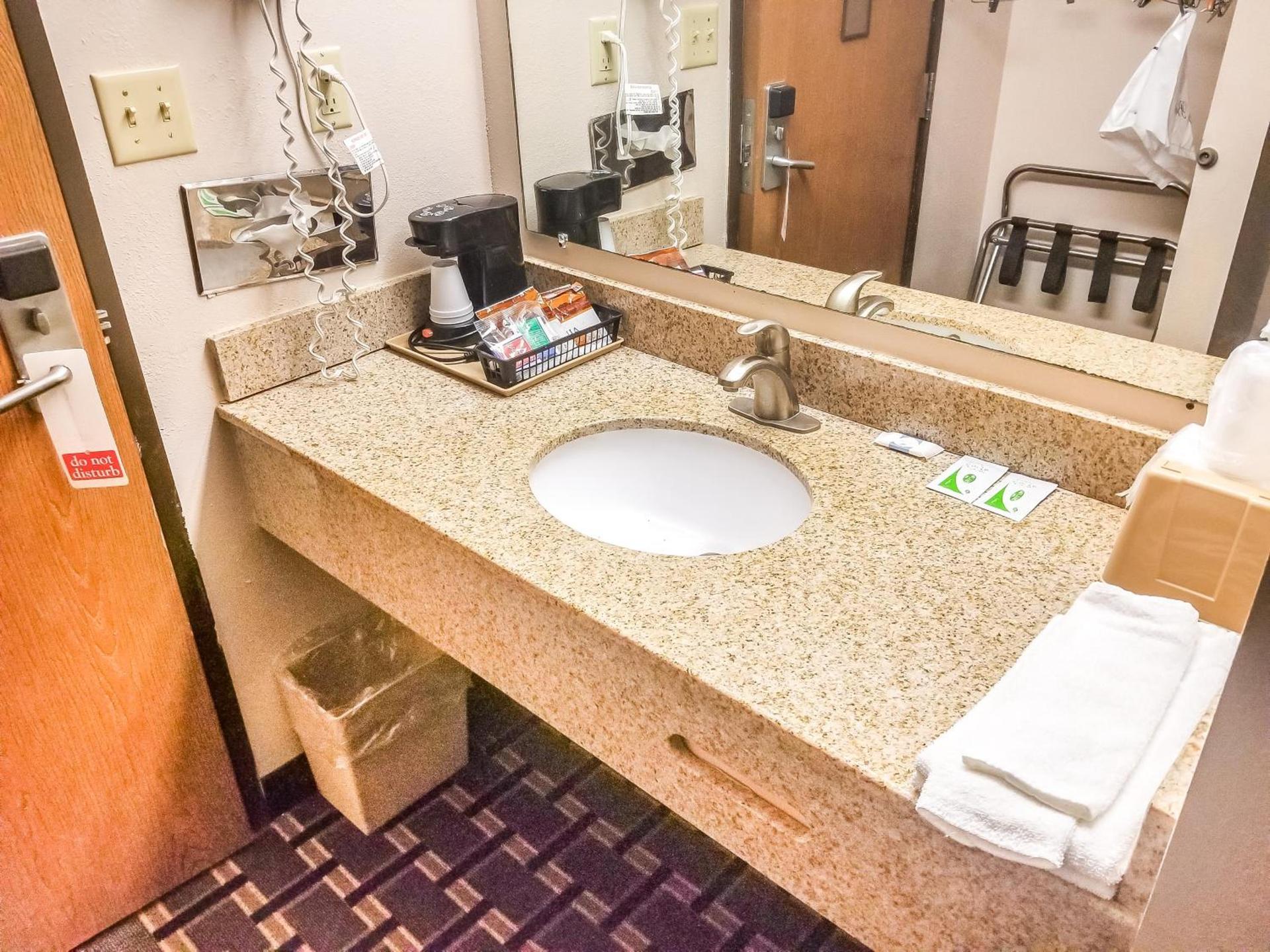 Hotel 7 Inn Vienna photo 18