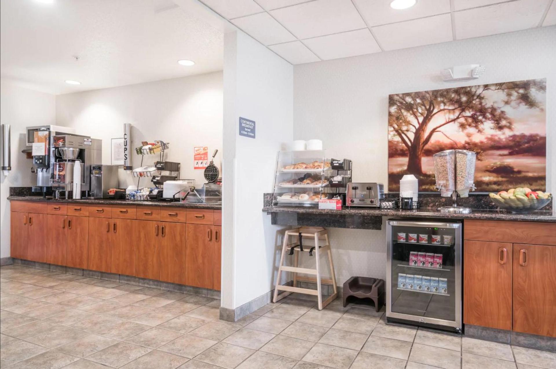 Microtel Inn & Suites by Wyndham Rice Lake photo 5