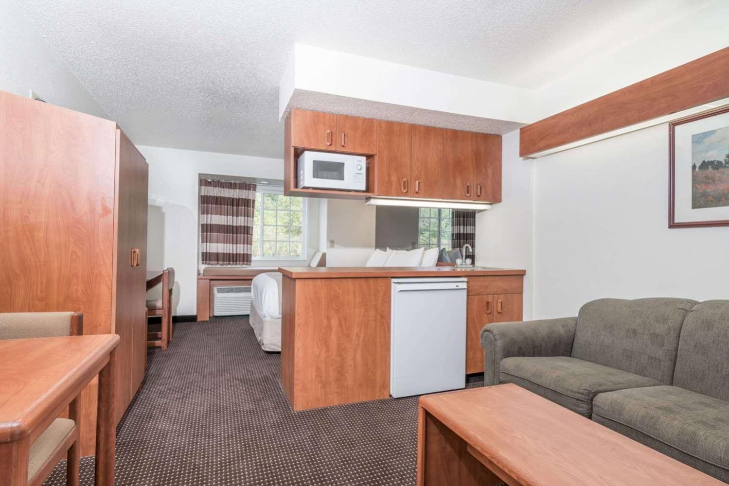 Microtel Inn & Suites by Wyndham Rice Lake photo 3