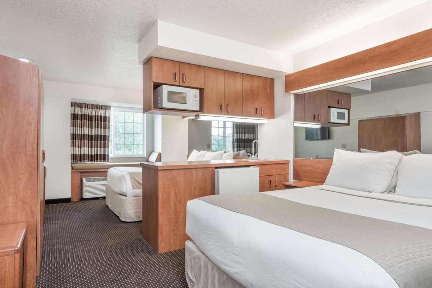 Microtel Inn & Suites by Wyndham Rice Lake photo 2